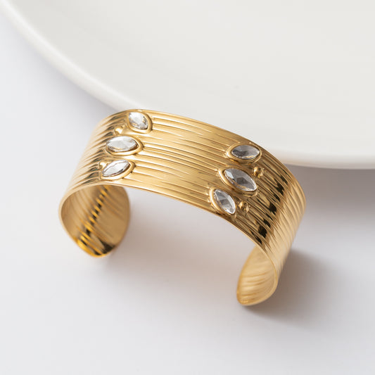 Bracelet en acier avec des pierres de zirconium blanc