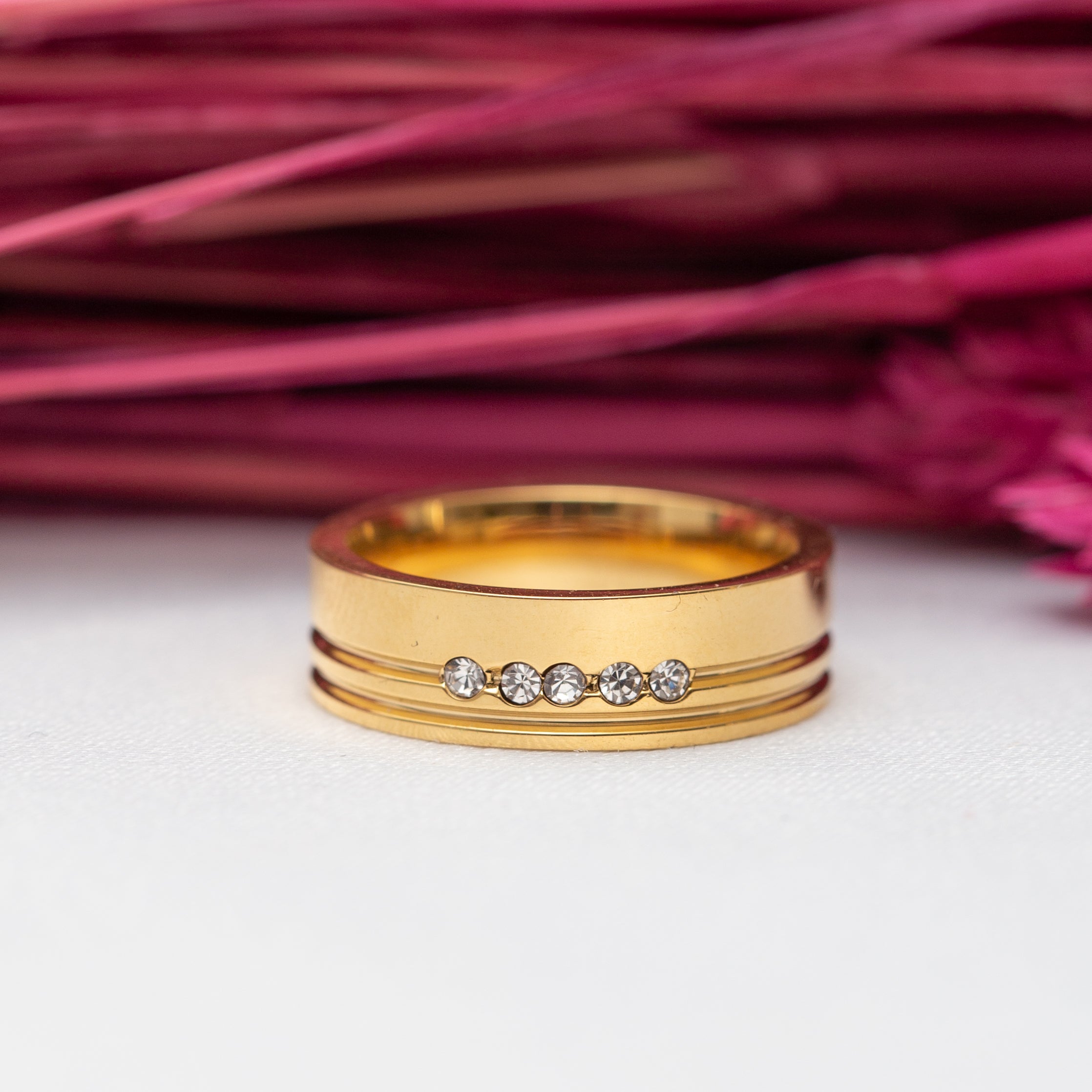 Bague acier inoxydable xp tendance l'anneau simple 5 pierres en trait Bague acier inoxydable xp tendance l'anneau simple 5 pierres en trait