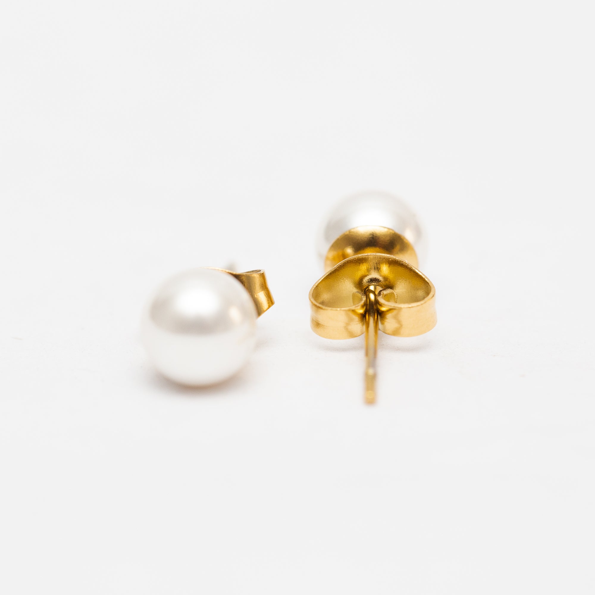 Boucle d'oreille Acier tendance - Avec un diamètre de la perle = 6 mm Boucle d'oreille Acier tendance - Avec un diamètre de la perle = 6 mm
