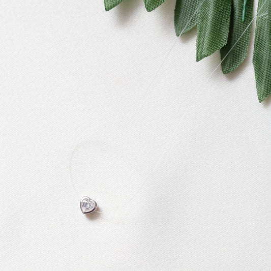 قلادة من الفضة المطلية بالروديوم على شكل خط صيد السمك مع شكل قلب صغير - 40%