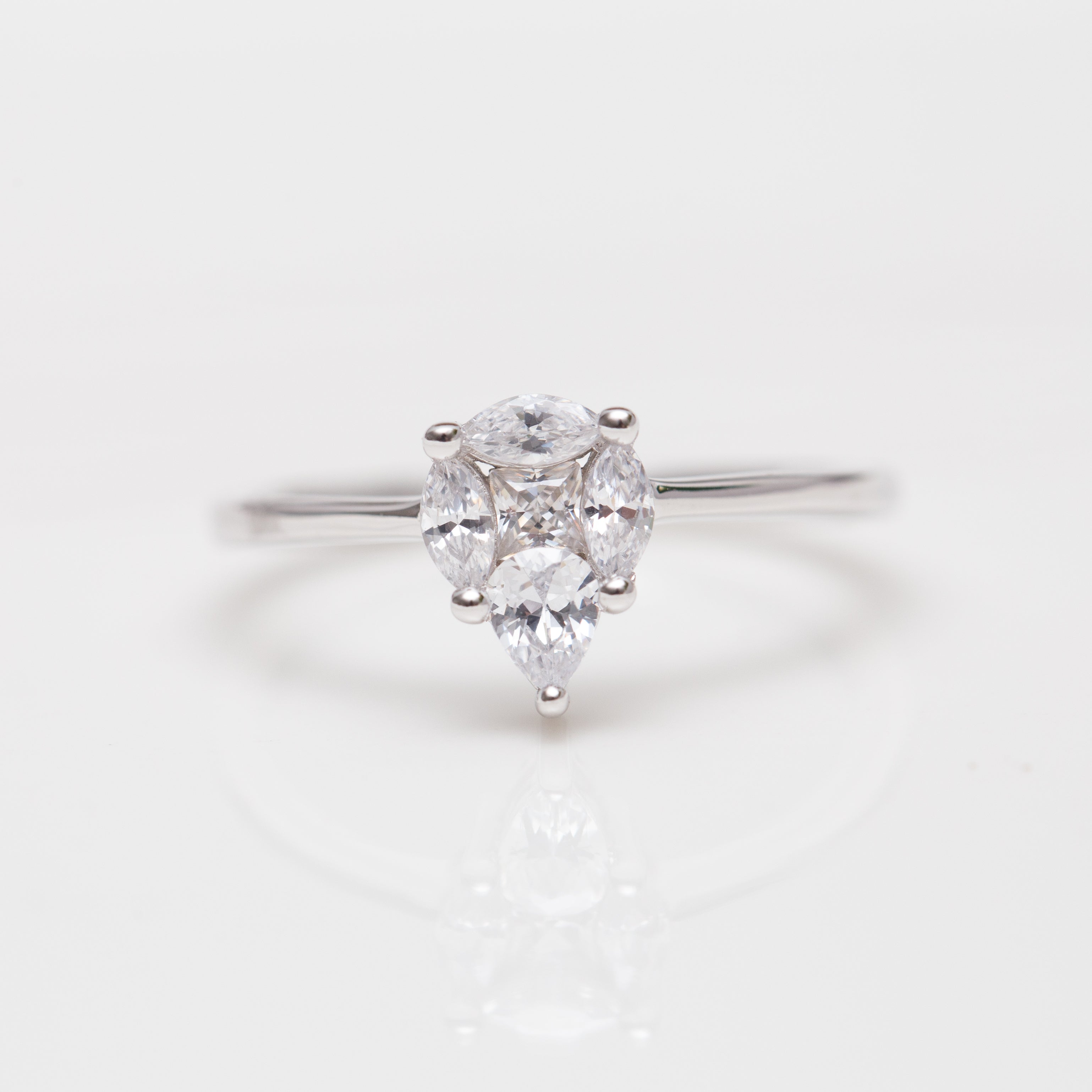 خاتم من الفضة المطلية بالروديوم مضمون ليدوم طويلاً خاتم من الفضة المطلية بالروديوم مضمون ليدوم طويلاً