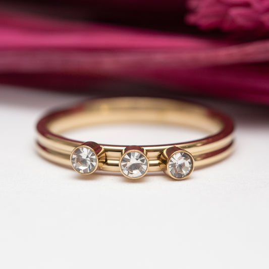 خاتم مفرد بسيط من الفولاذ المقاوم للصدأ مع 3 أحجار ذهبية