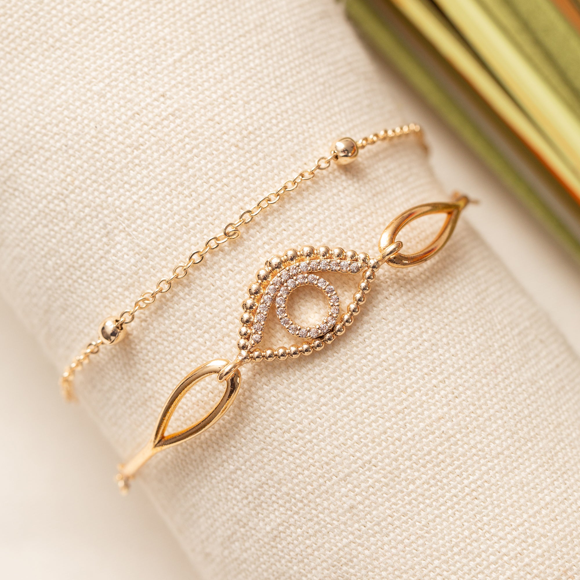 BIJOUX FANTAISIE LOT 18 PIECES DONT 7 COLLIERS 3 BAGUES 3 BIJOUX FANTAISIE LOT 18 PIECES DONT 7 COLLIERS 3 BAGUES 3