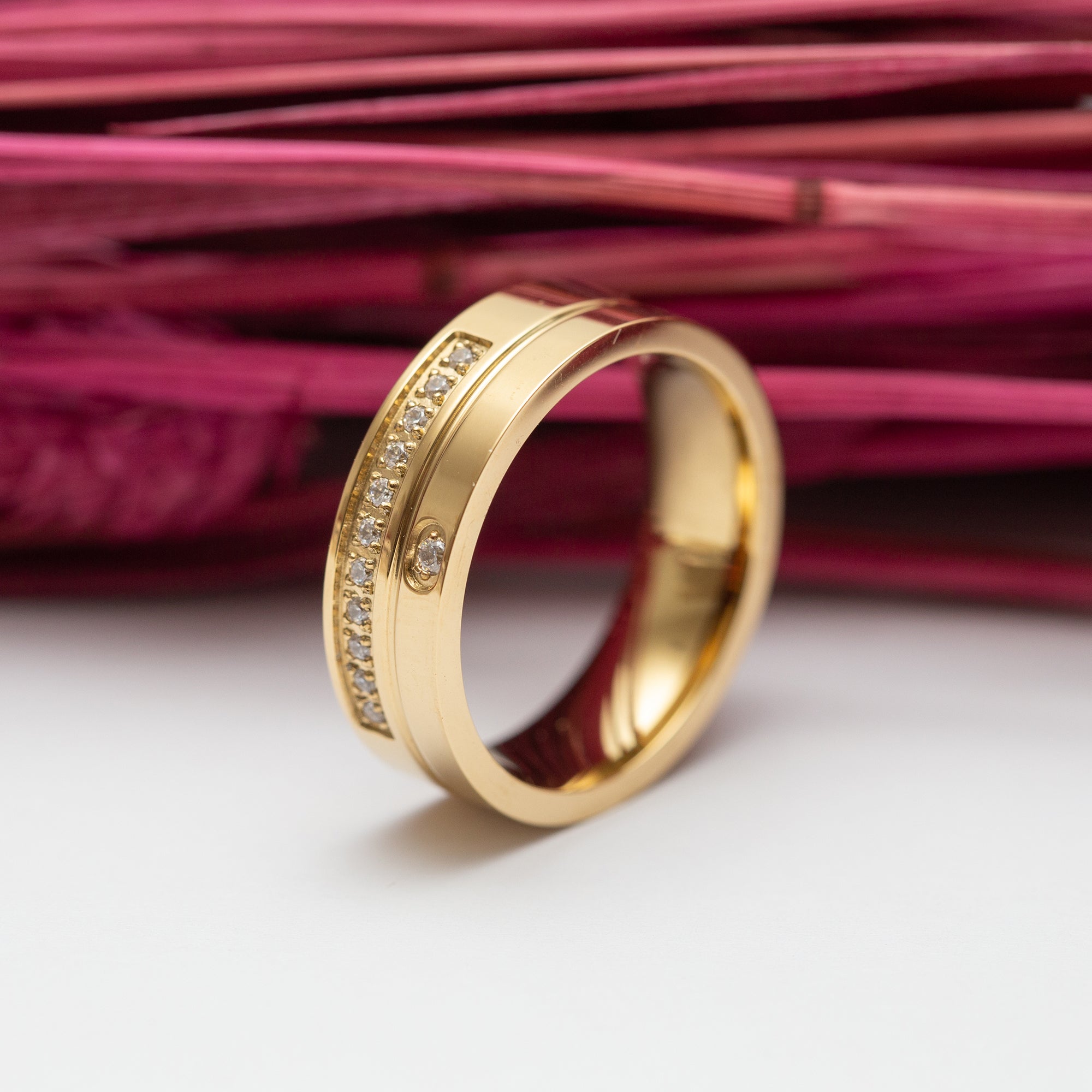 خاتم من الفولاذ مع اللؤلؤ خاتم من الفولاذ مع اللؤلؤ