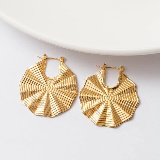 Boucles d'oreilles en acier : Un bijou essentiel