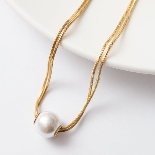 Collier Acier Avec Pierre Blanche ā ĆlĆ©gance subtile