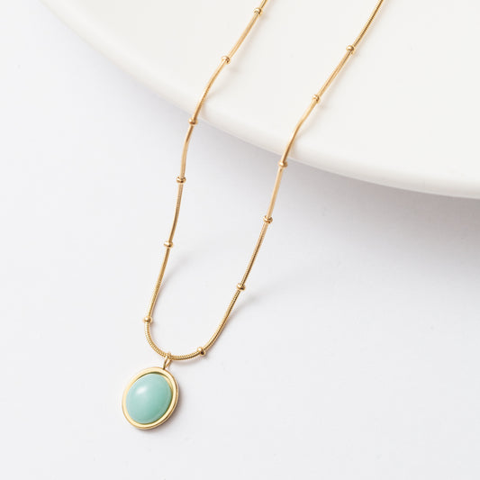 Collier en Acier avec Pierre Bleue Berteā Pour un style unique