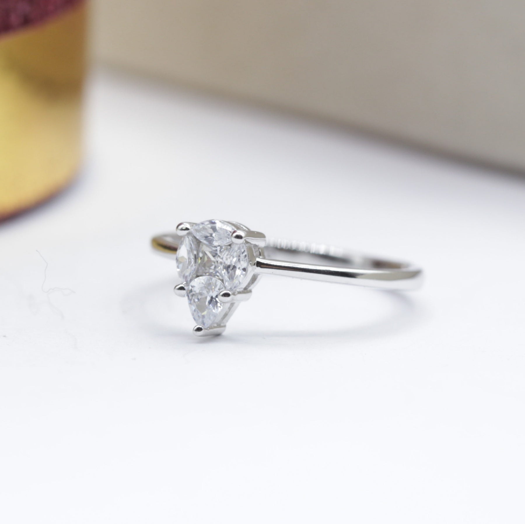 خاتم من الفضة المطلية بالروديوم مضمون ليدوم طويلاً خاتم من الفضة المطلية بالروديوم مضمون ليدوم طويلاً