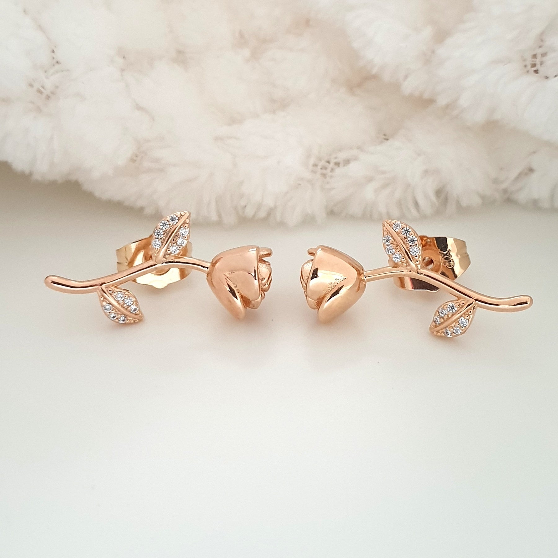 Boucles D'oreilles Plaqué Or Lumière De Rose - Créateur De Bijoux Sylvie Biollu Boucles D'oreilles Plaqué Or Lumière De Rose - Créateur De Bijoux Sylvie Biollu