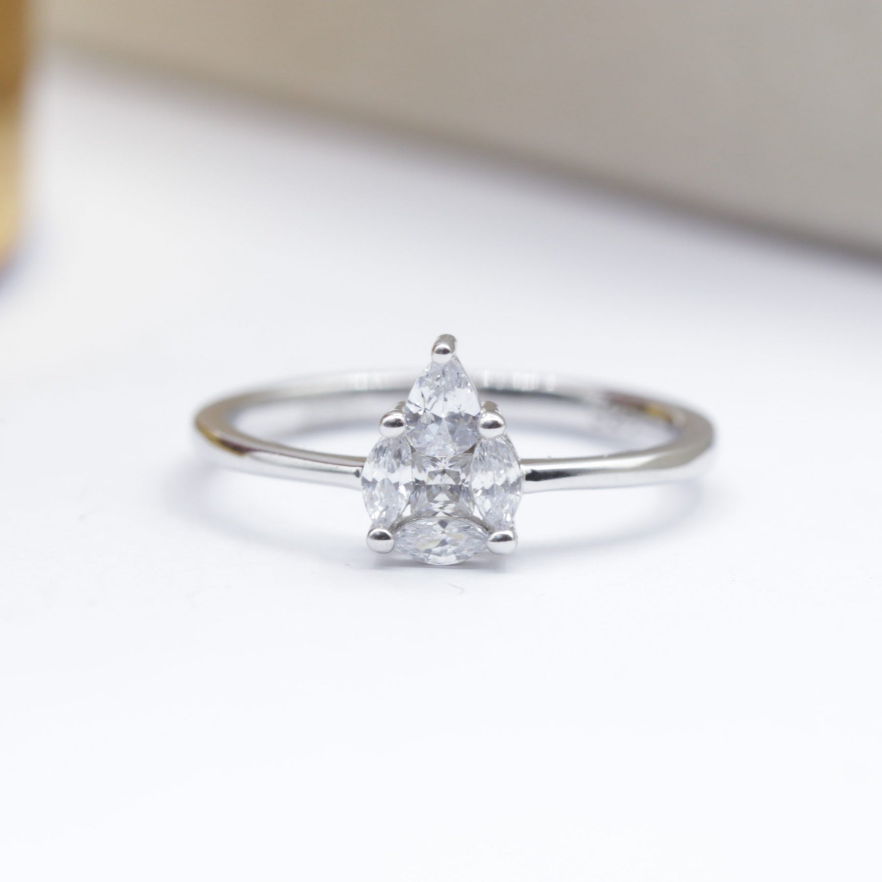 خاتم من الفضة المطلية بالروديوم مضمون ليدوم طويلاً خاتم من الفضة المطلية بالروديوم مضمون ليدوم طويلاً