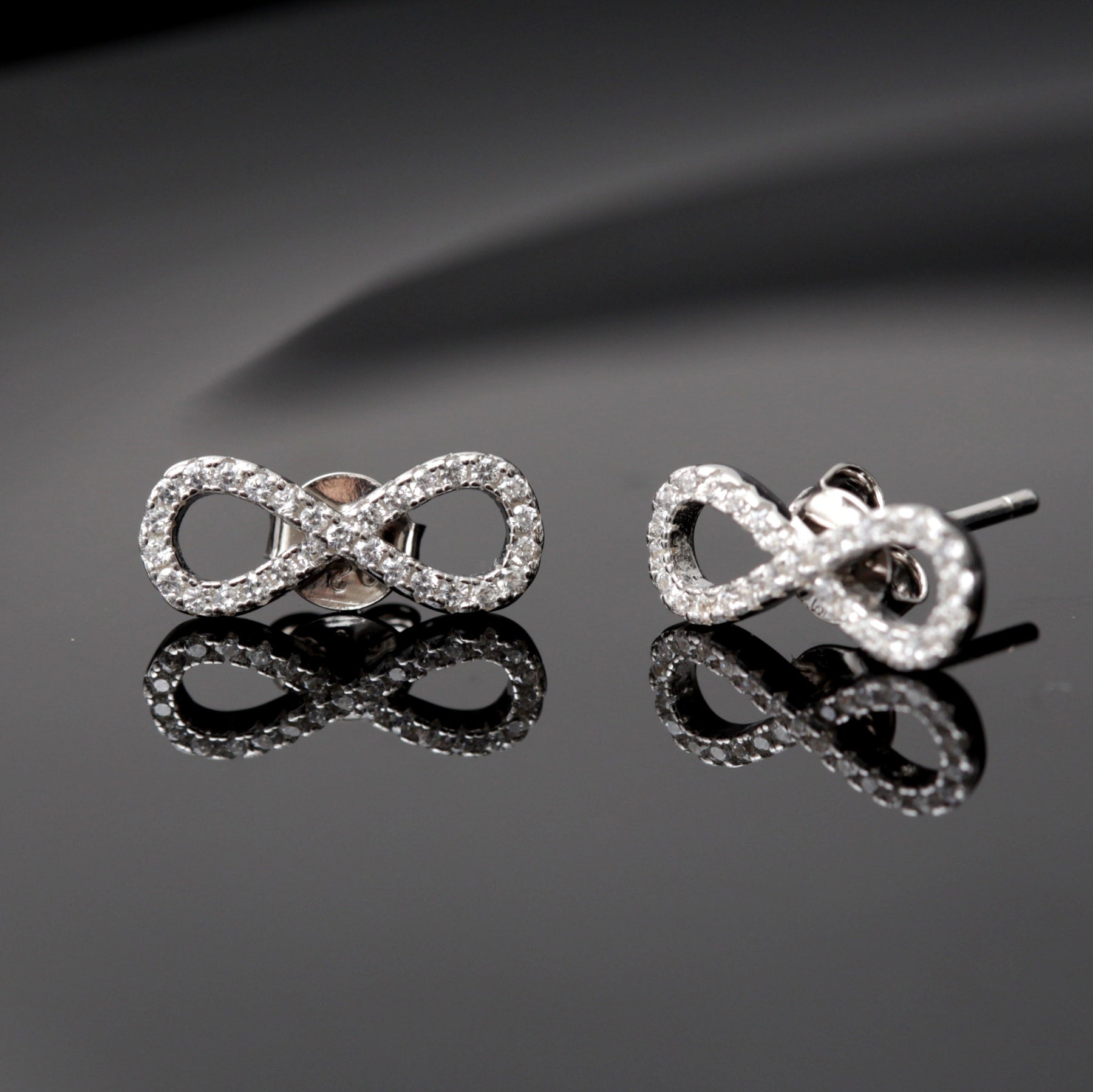 أقراط من الفضة المطلية بالروديوم مضمونة اللانهاية 1 أقراط من الفضة المطلية بالروديوم مضمونة اللانهاية 1