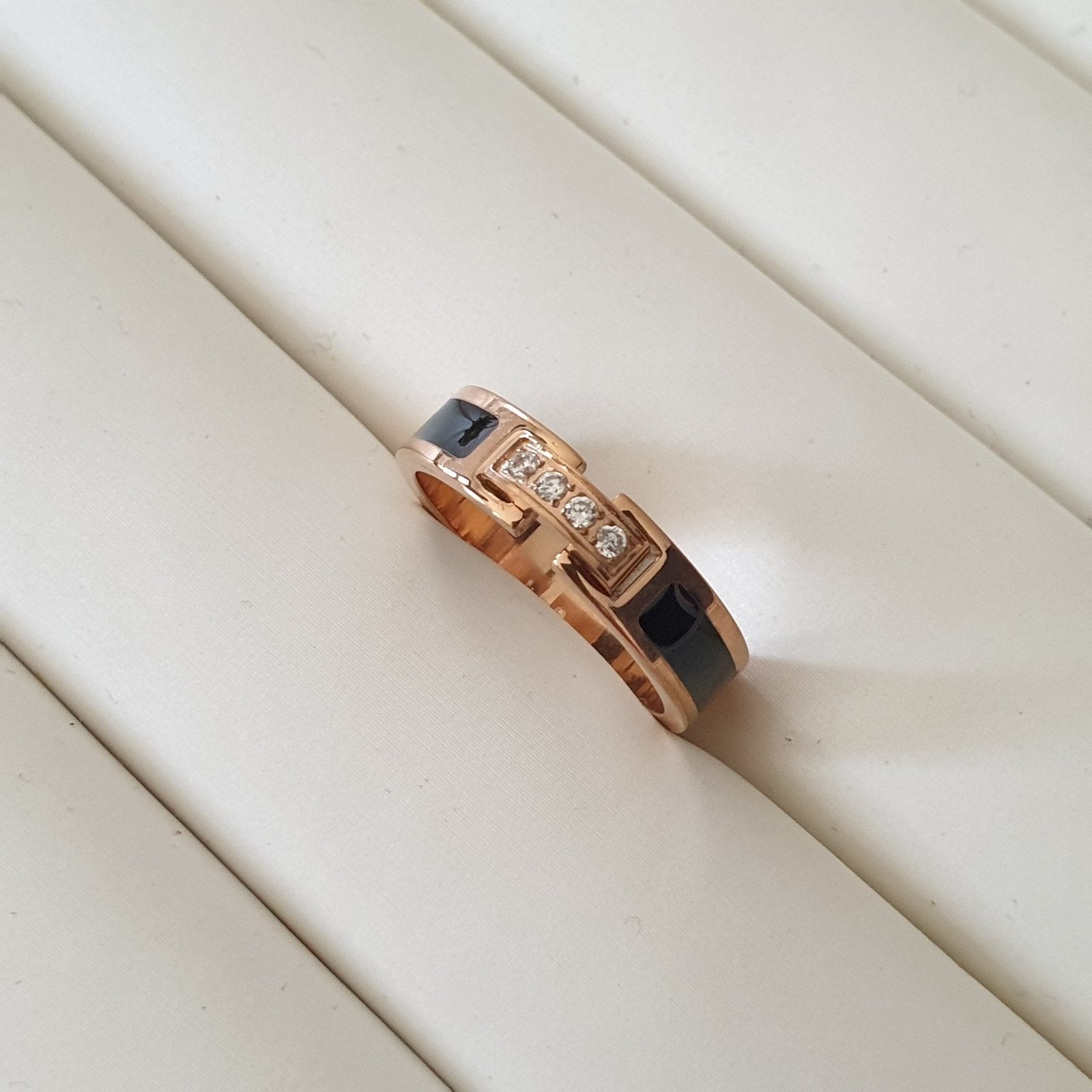 خاتم مضمون حزام ستانلس ستيل اسود 4 احجار خاتم مضمون حزام ستانلس ستيل اسود 4 احجار