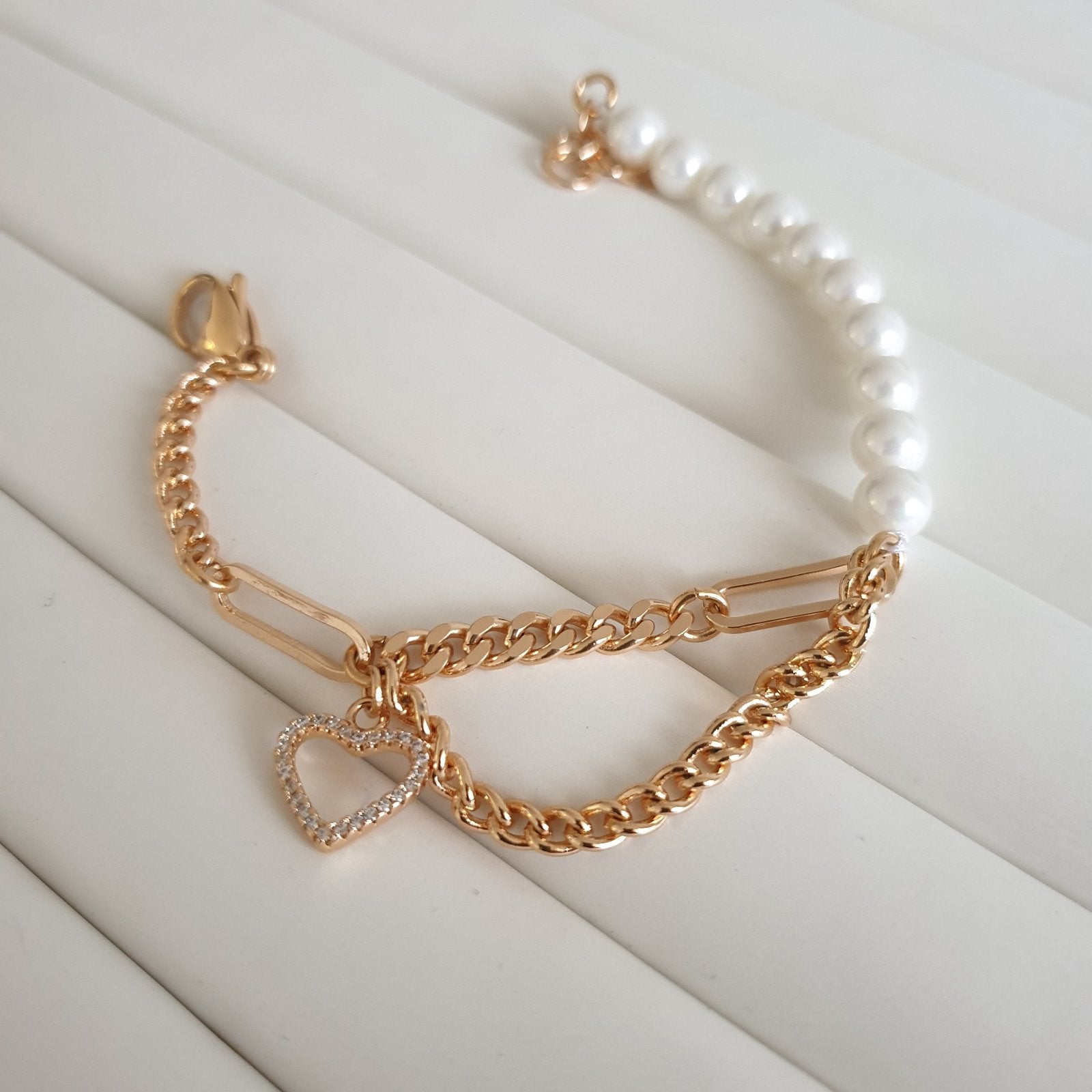 سوار xp عصري مع خرز على شكل قلب صغير ❤ سوار xp عصري مع خرز على شكل قلب صغير ❤