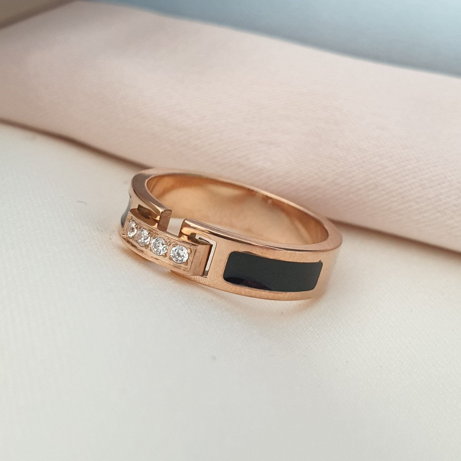 خاتم مضمون حزام ستانلس ستيل اسود 4 احجار خاتم مضمون حزام ستانلس ستيل اسود 4 احجار