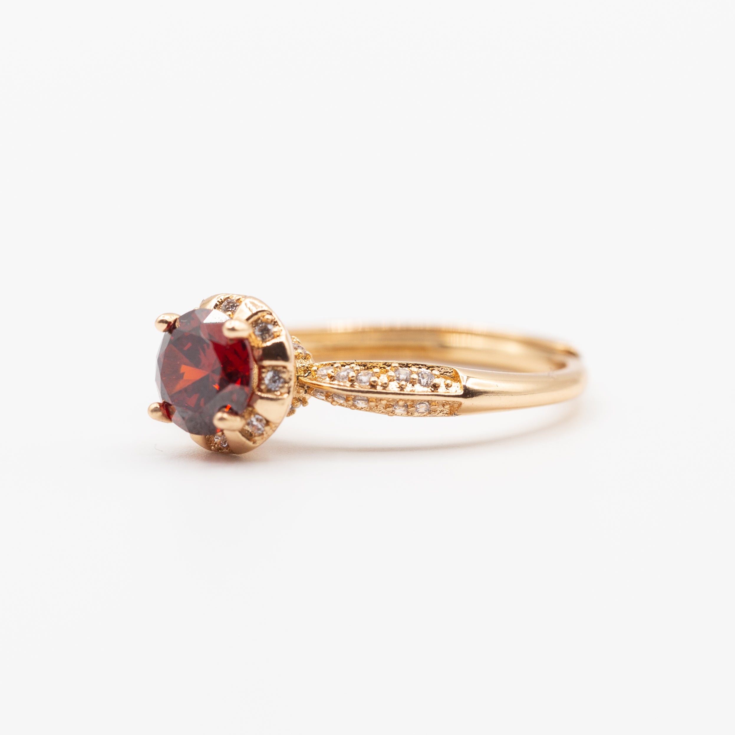 Bague plaqué or Xuping tendance avec une pierre rouge