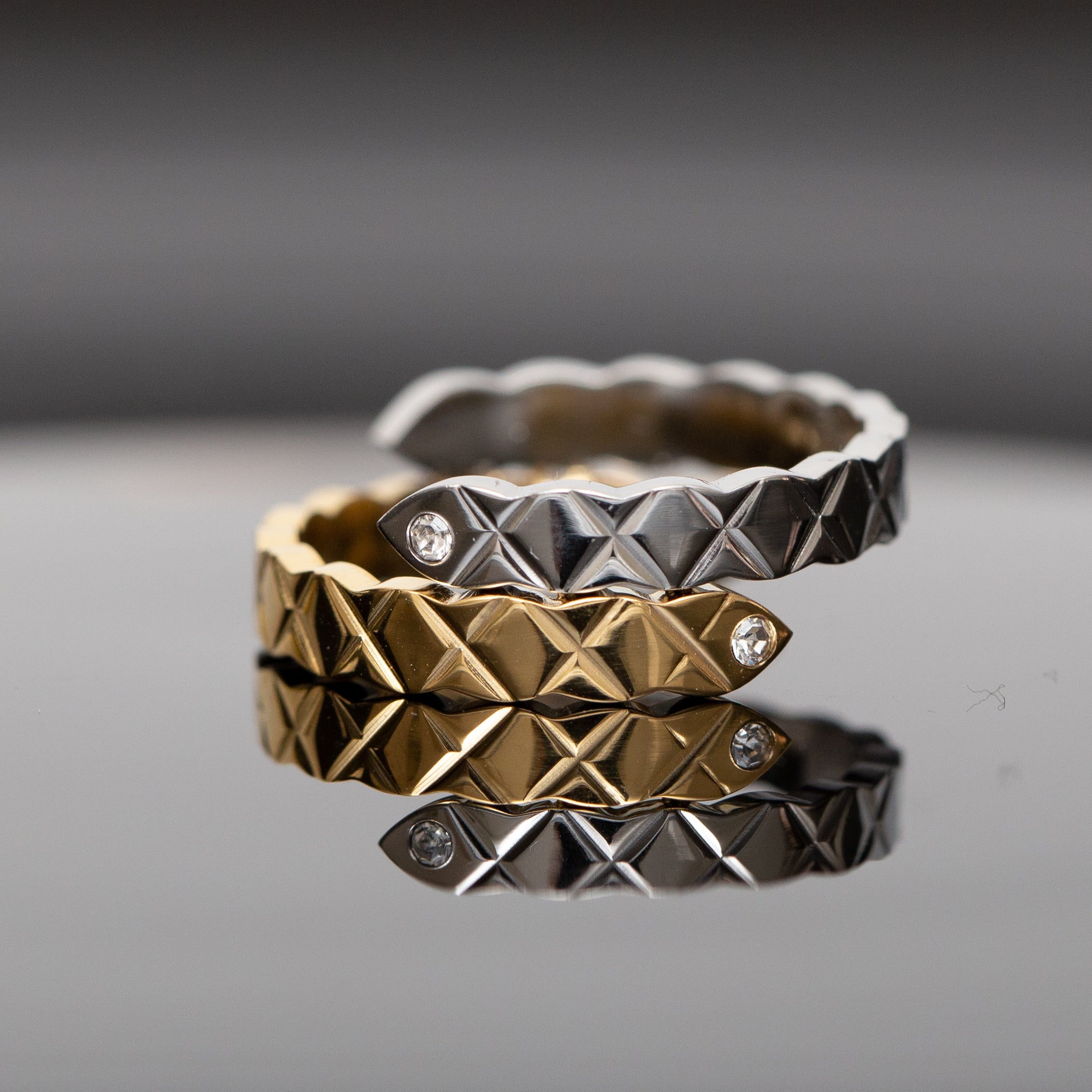 Bague en acier tendance sous forme d'un serpent