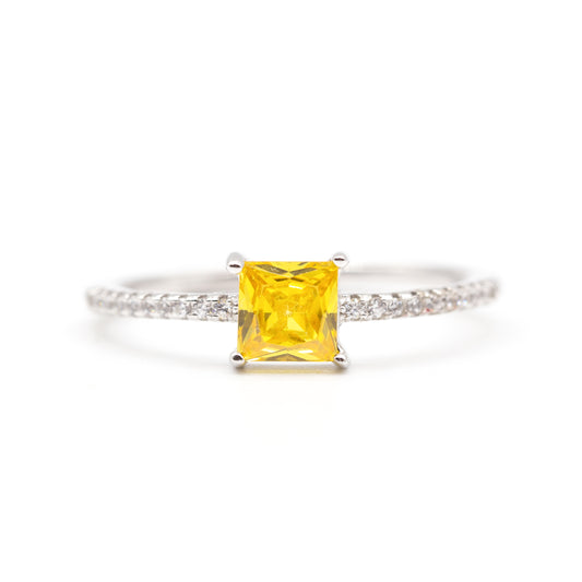 Bague argent rhodié tendance avec un carré jaune