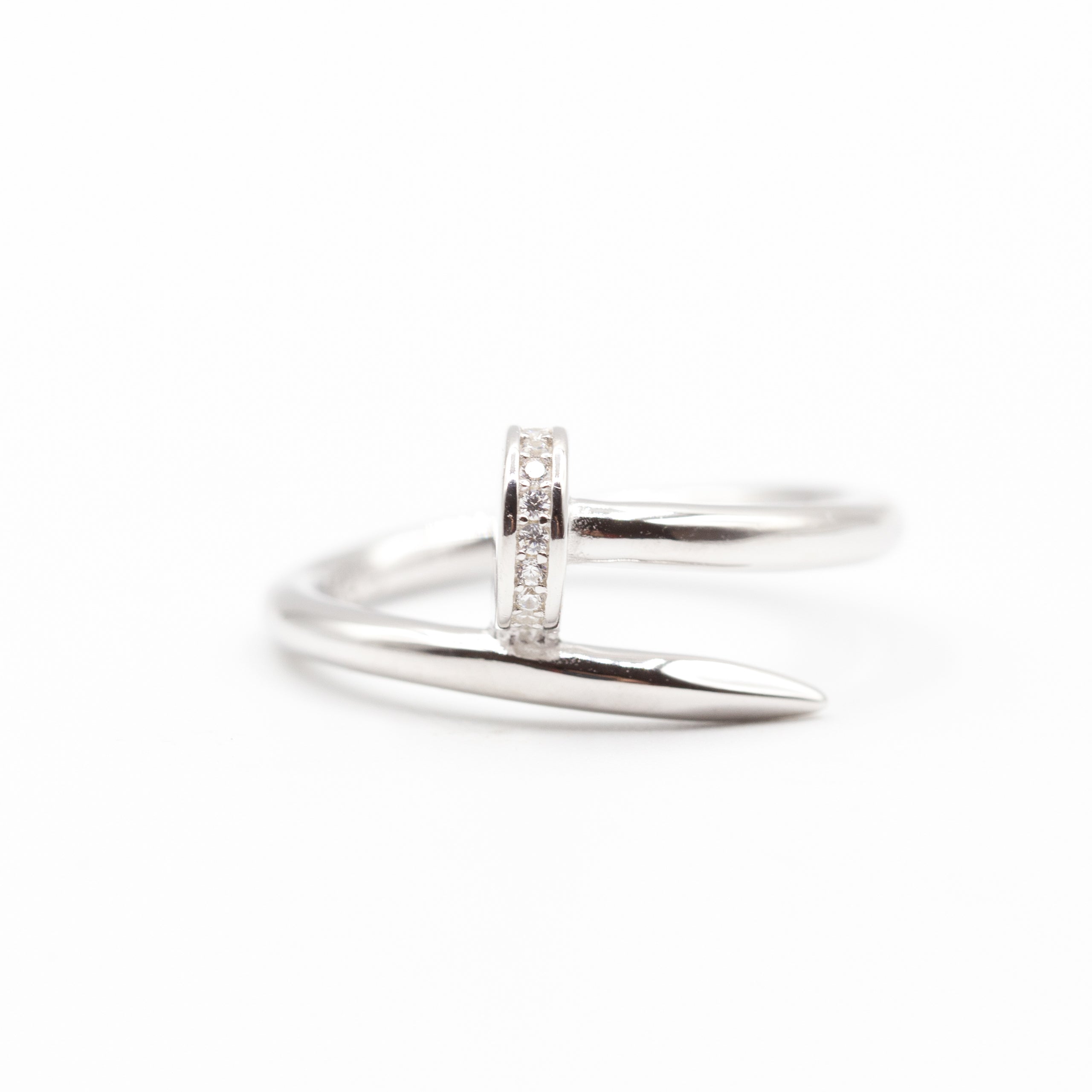 Bague argent rhodié tendance sous forme clou