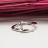 Bague argent rhodié tendance sous forme clou