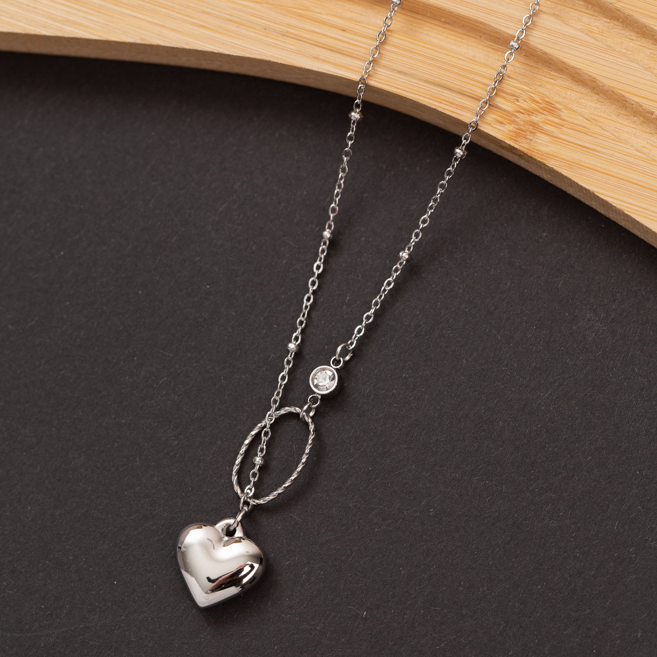 Collier ELARA en acier inoxydable garanti, en promotion