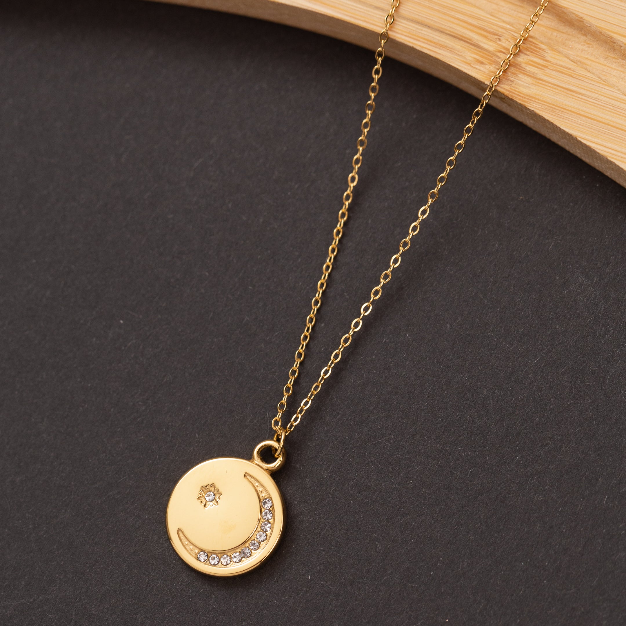 Collier CIRCLE en acier inoxydable garanti, en promotion