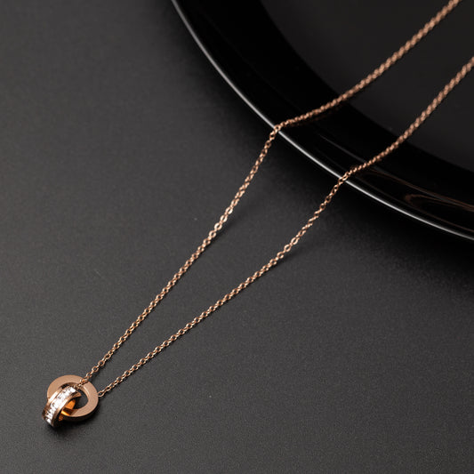 Collier acier inoxydable 2 anneaux entrelacés en pierre couleur rose gold