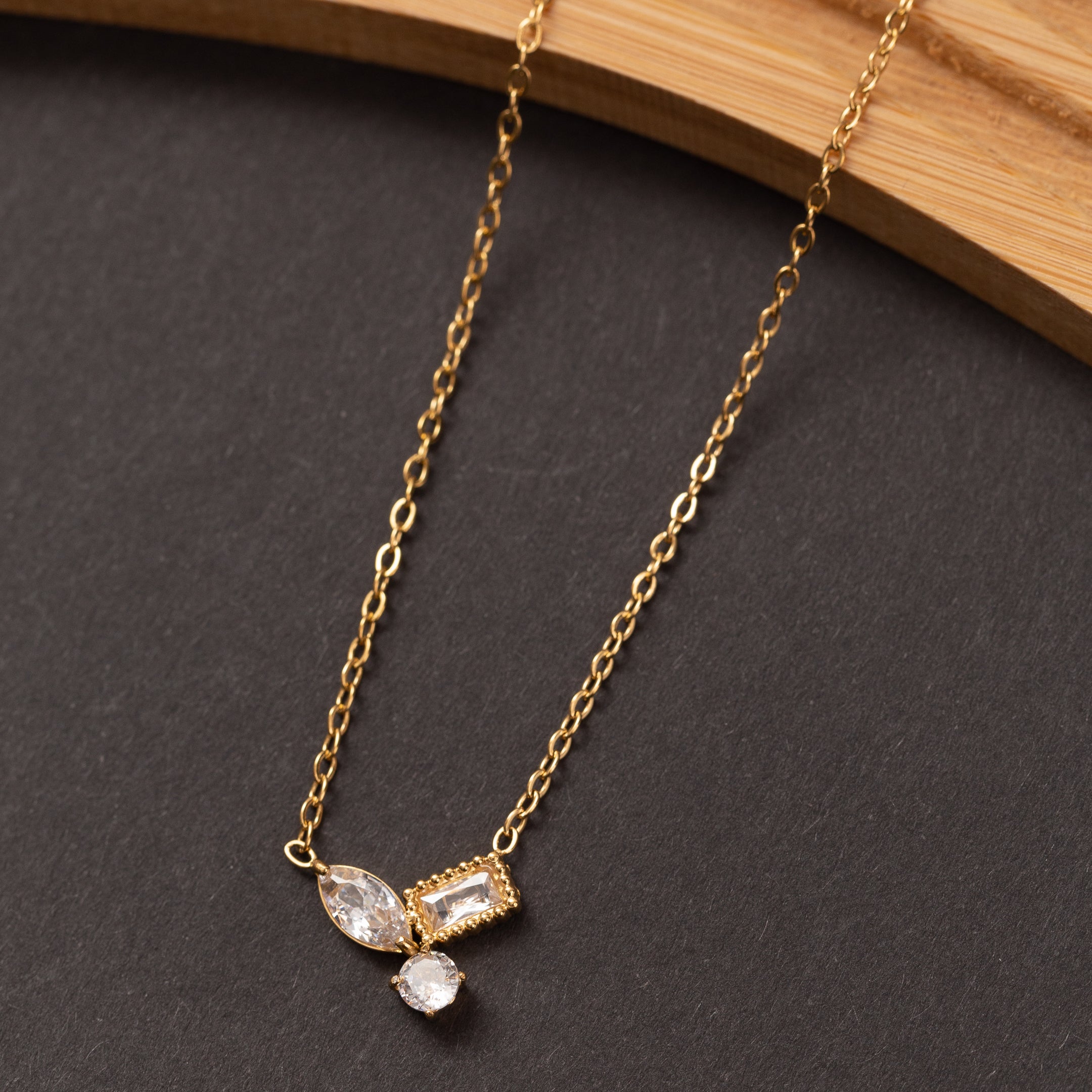 Collier Ligne d'or 2 en acier inoxydable garanti