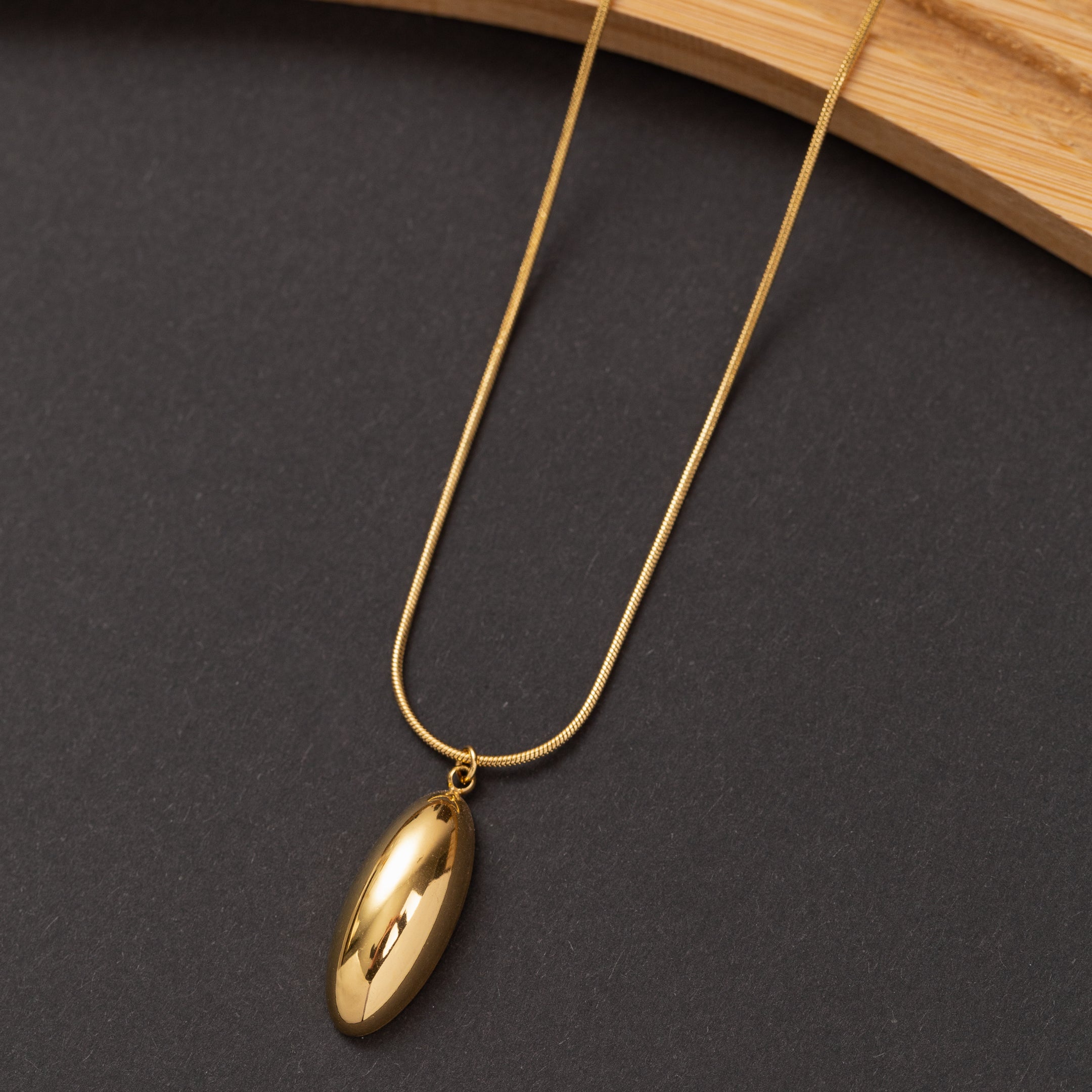 Collier Ligne d'or 3 en acier inoxydable garanti