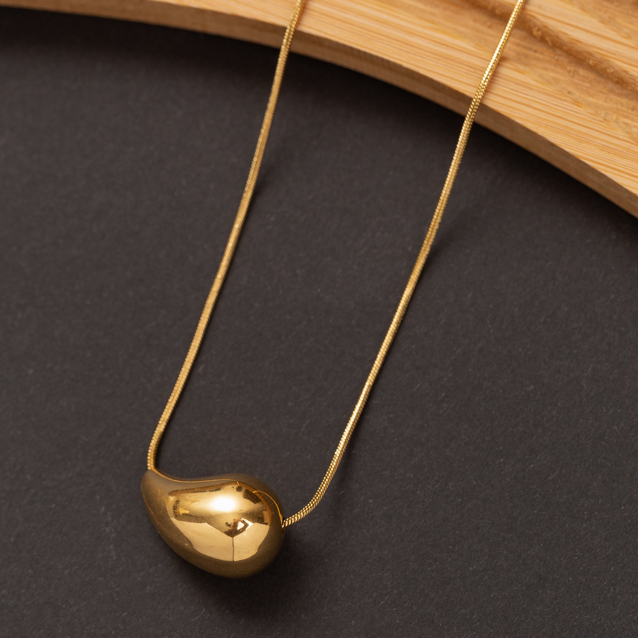Collier Ligne d'or 3 en acier inoxydable garanti