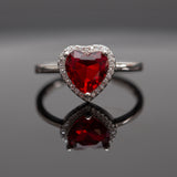 Bague argent rhodié avec un motif cœur rouge