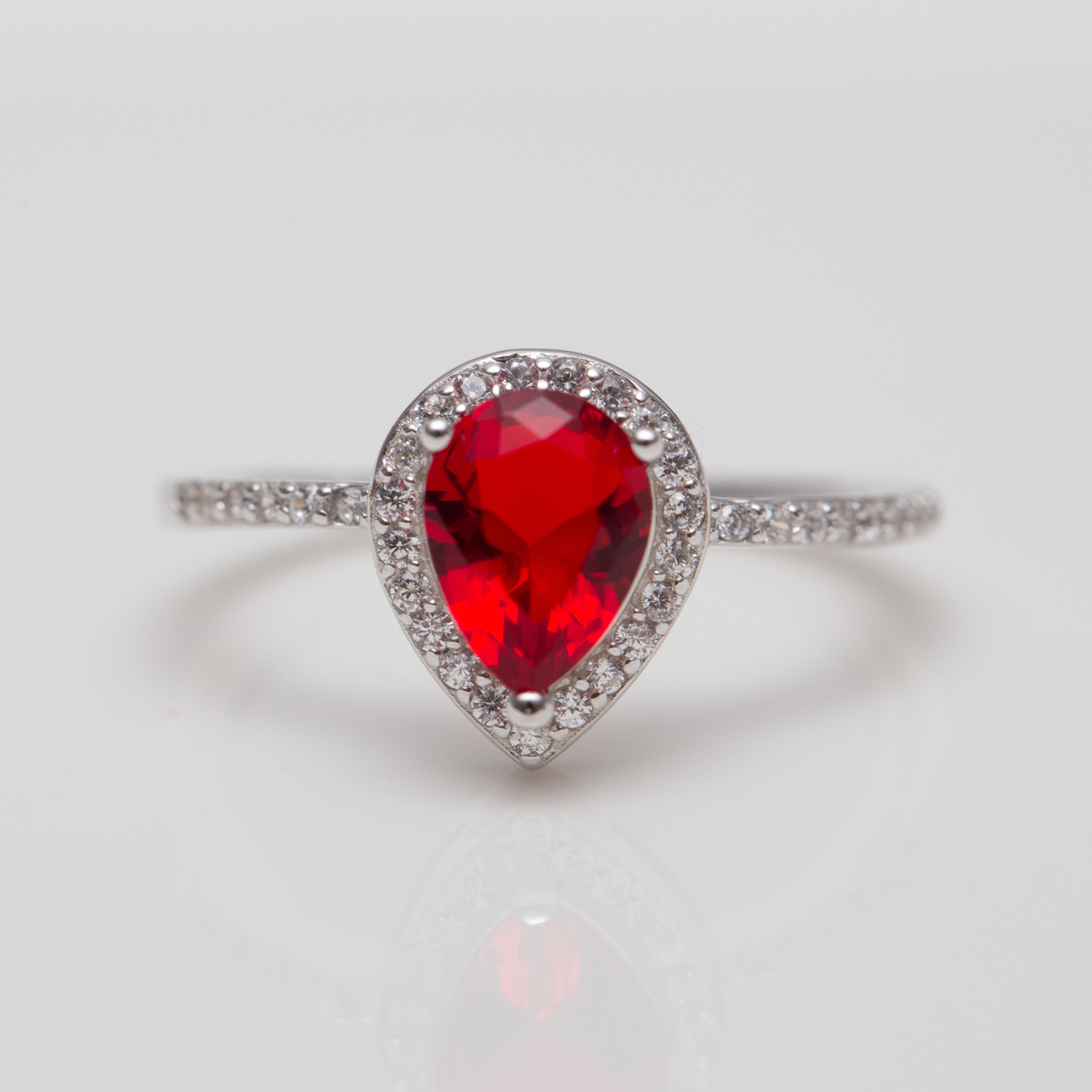 Bague argent rhodié avec un motif rouge