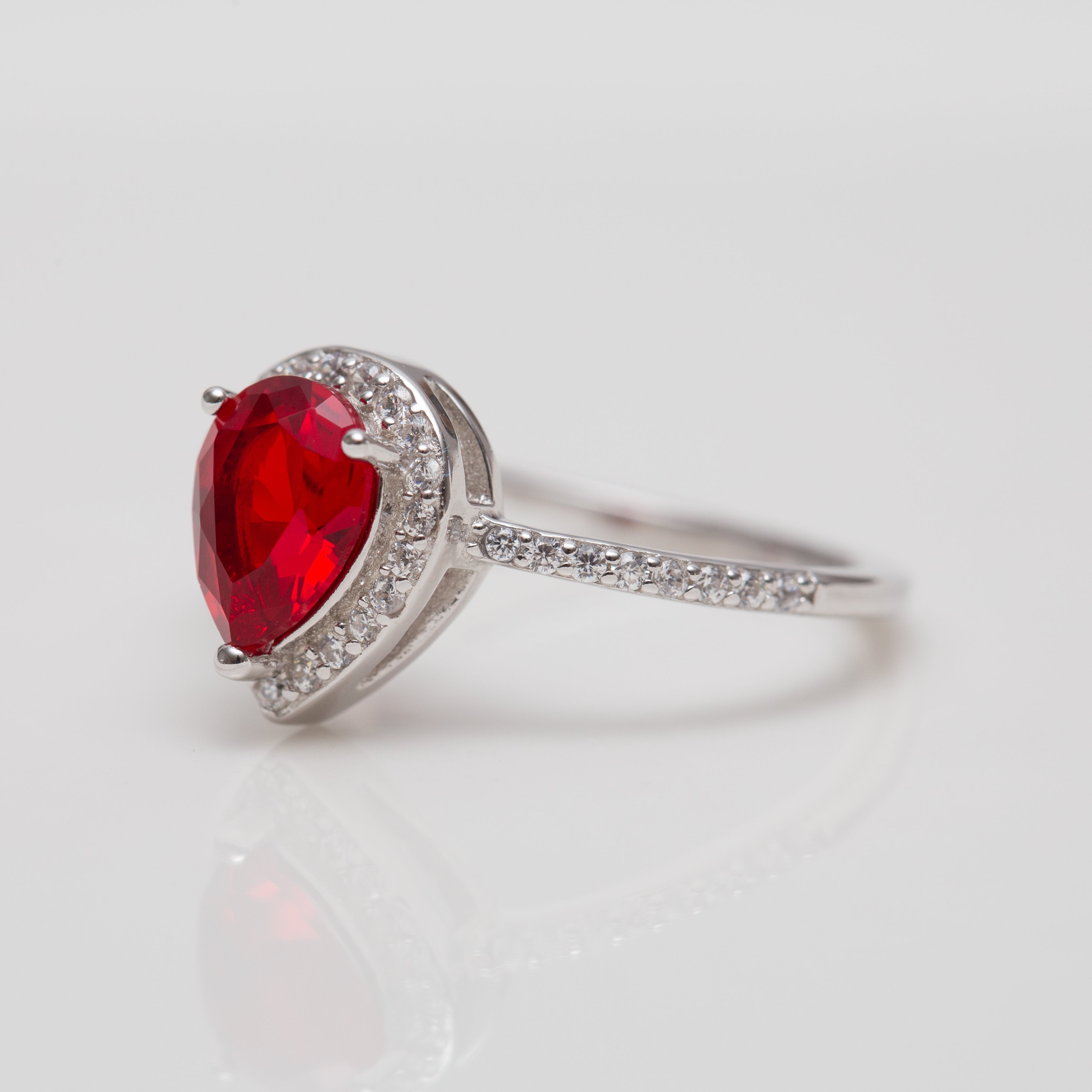 Bague argent rhodié avec un motif rouge