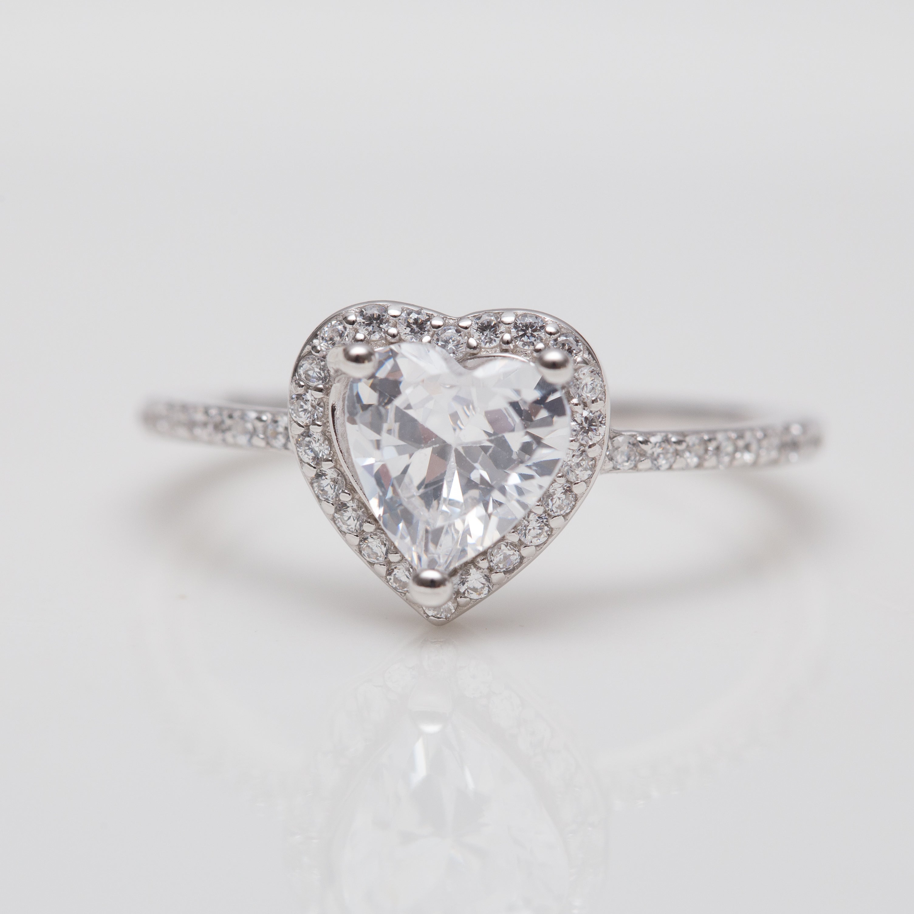 Bague argent rhodié avec un motif cœur blanc
