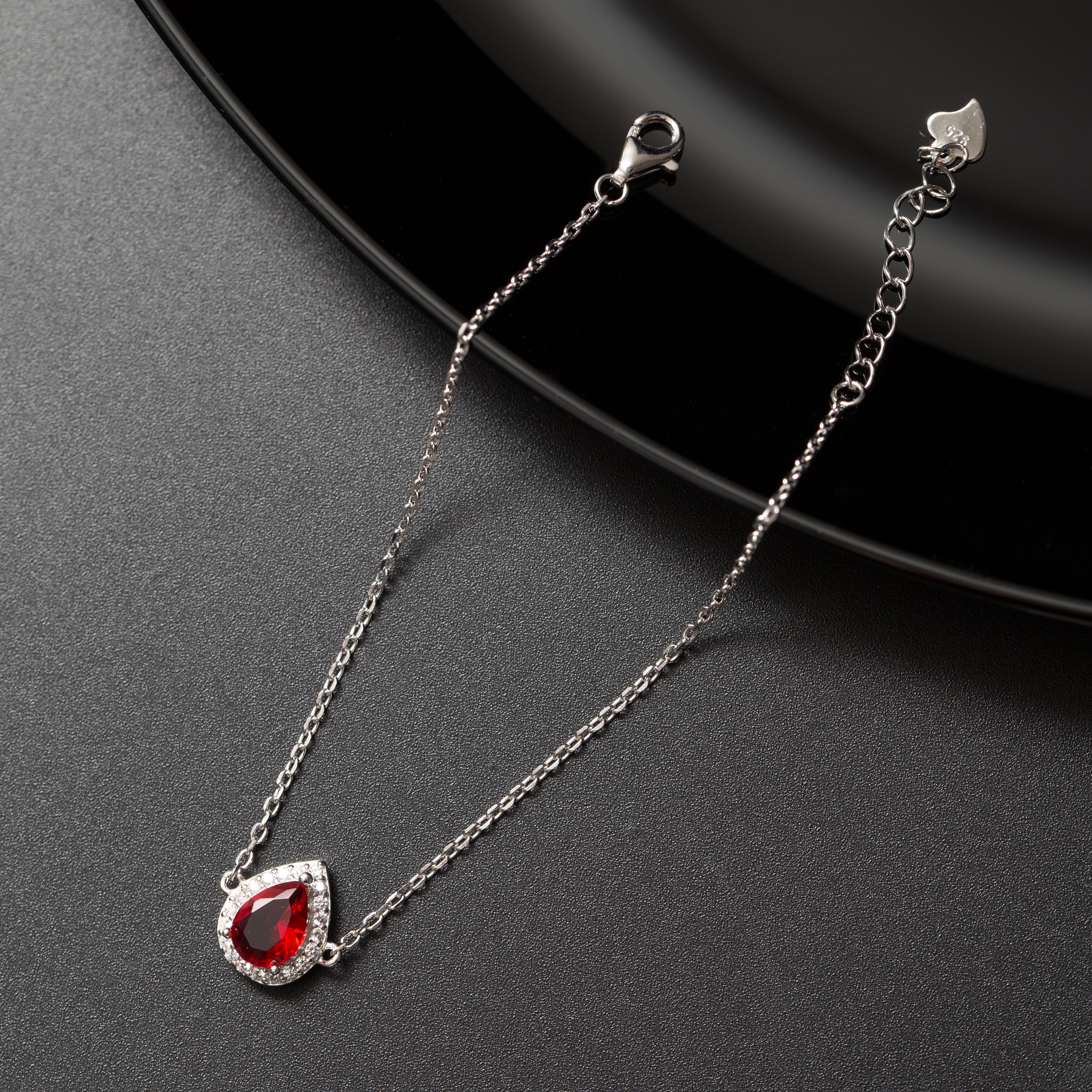 Gourmette argent rhodié tendance avec un motif rouge