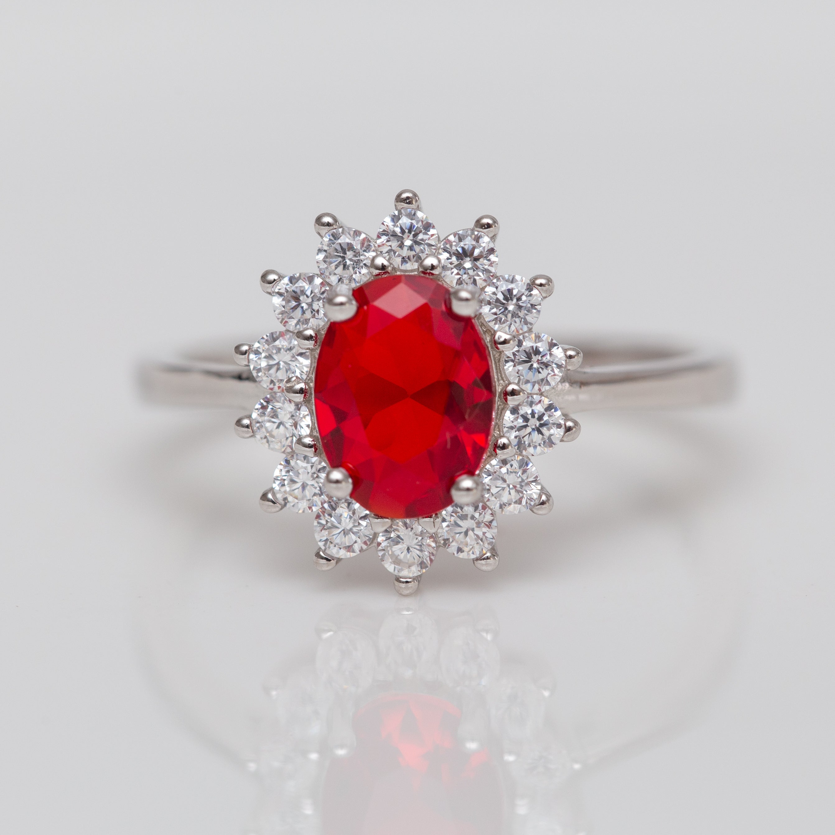 Bague argent rhodié tendance avec un motif rouge