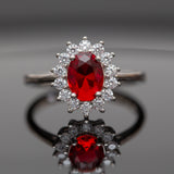 Bague argent rhodié tendance avec un motif rouge