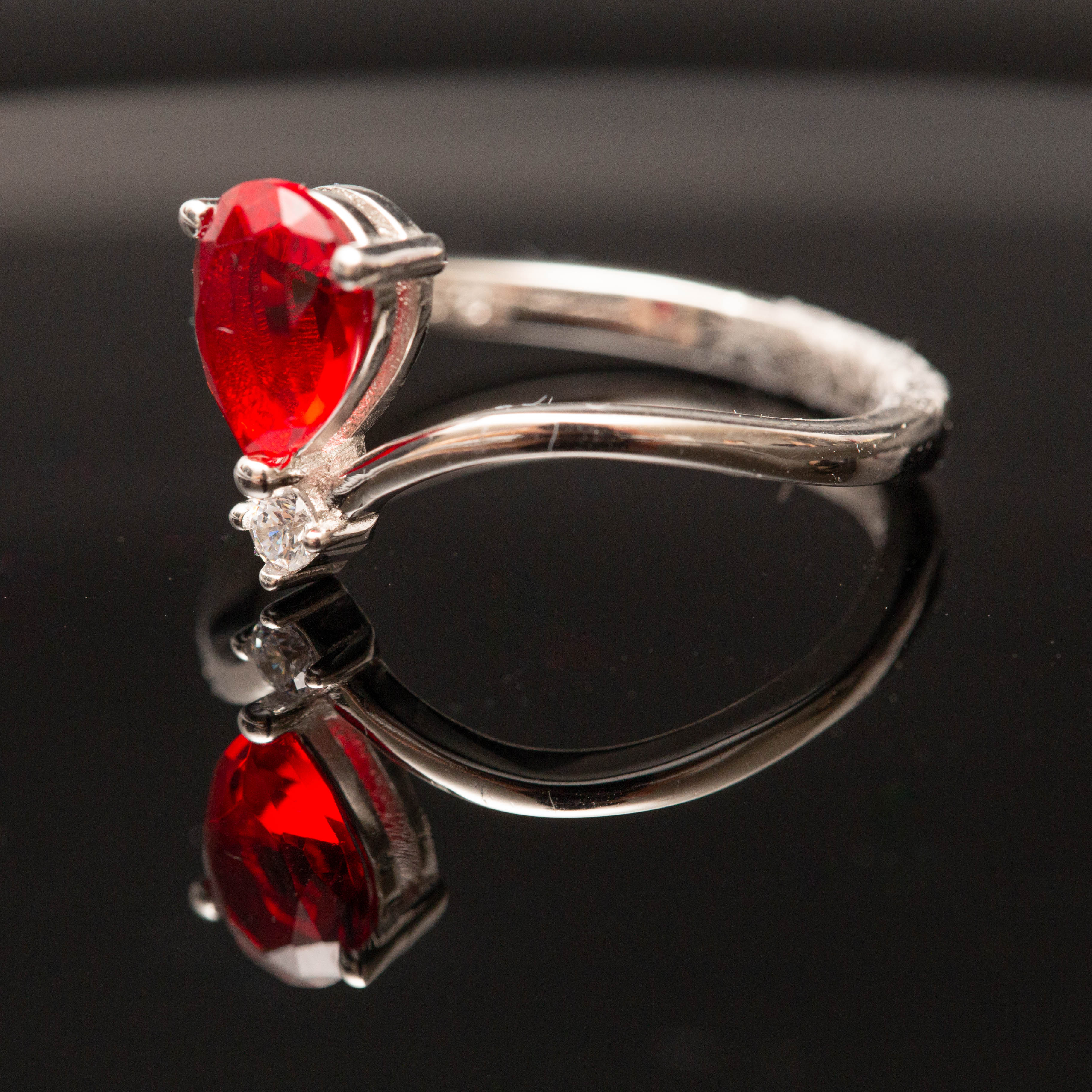 Bague argent Rhodié garanti new avec une pierre Rouge