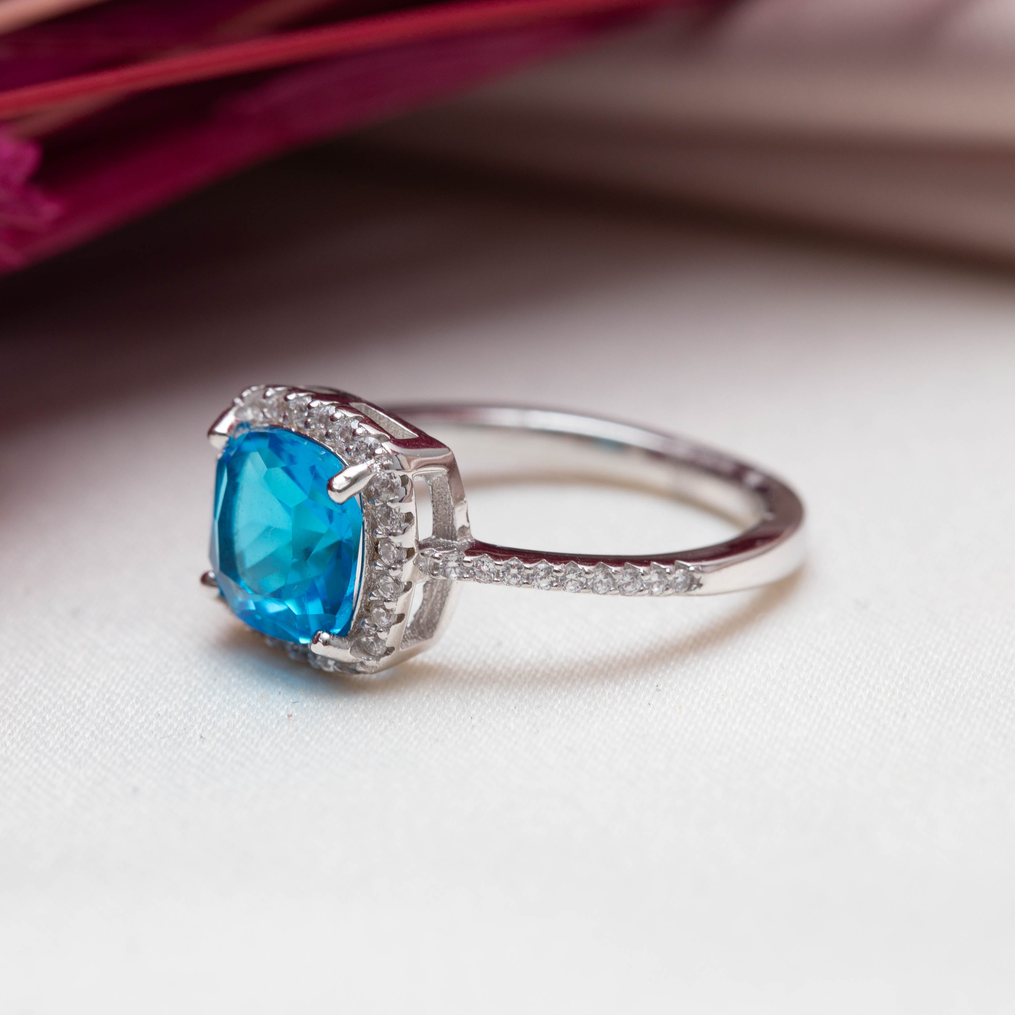 Bague argent Rhodié garanti new avec une pierre Blue ciel carré