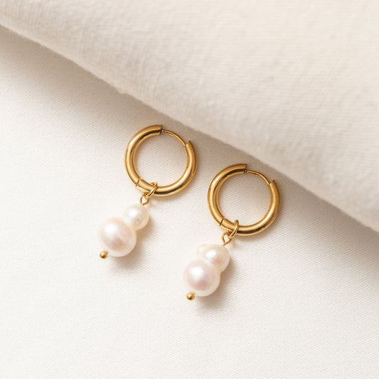 Boucles Acier tendance avec une petite perle blanche