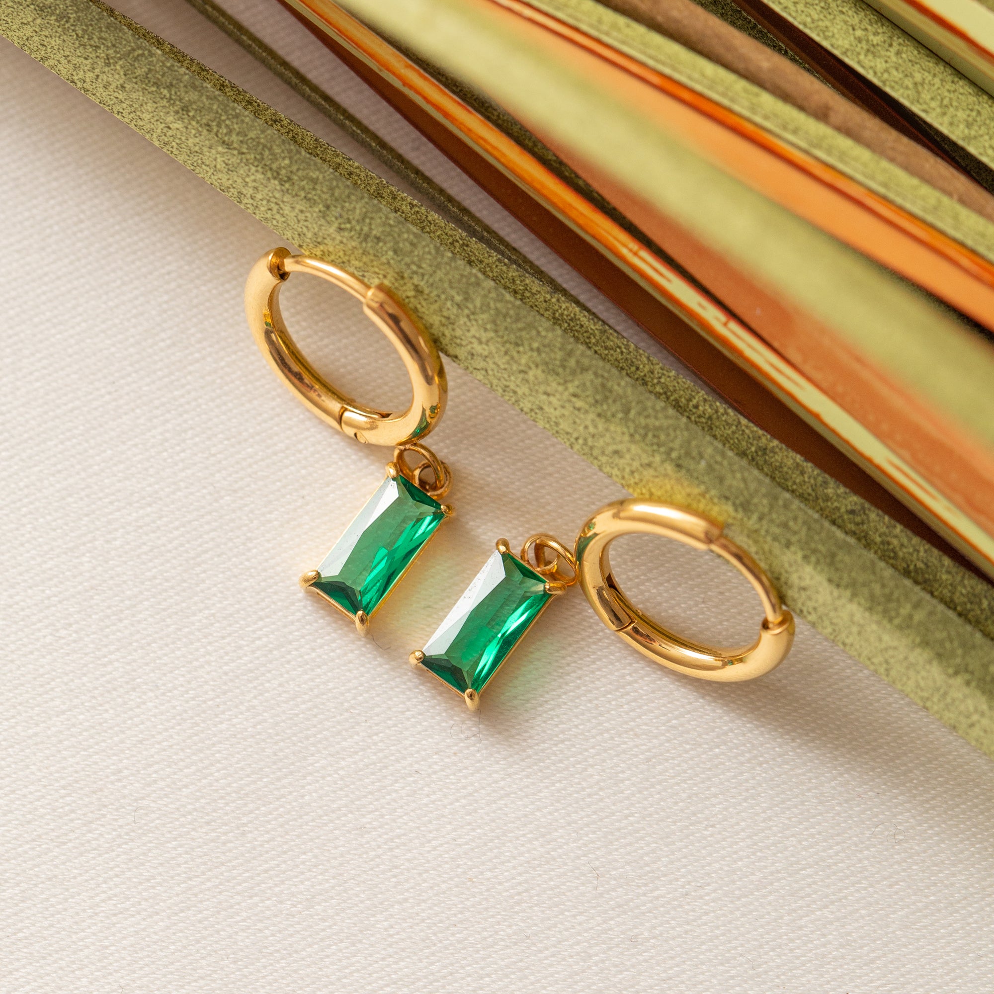 Boucles Acier tendance avec un rectangle vert