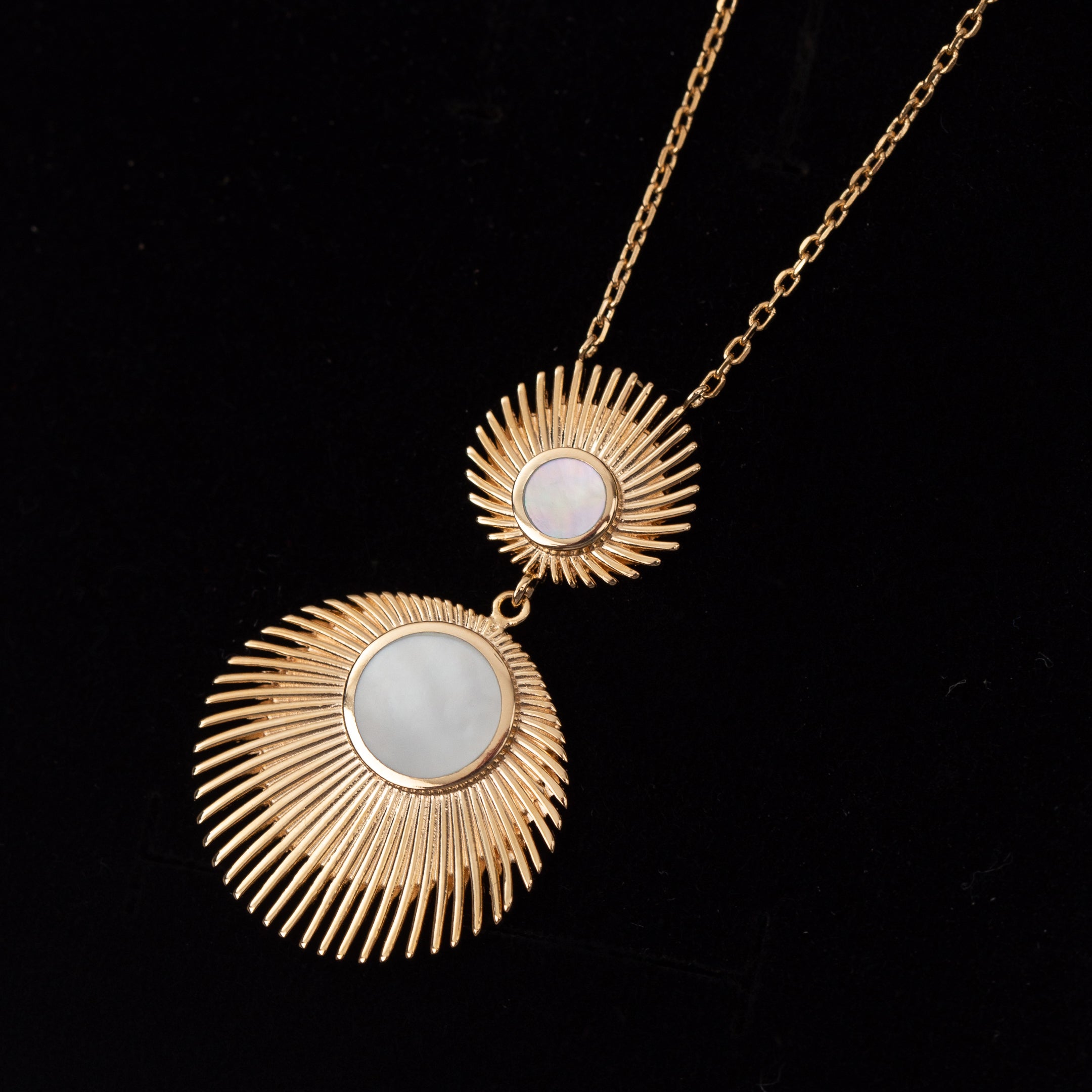 Collier  bijouxcn Plaqué Or Garanti 10 and Paris coque de nacre pierre nacre doublée