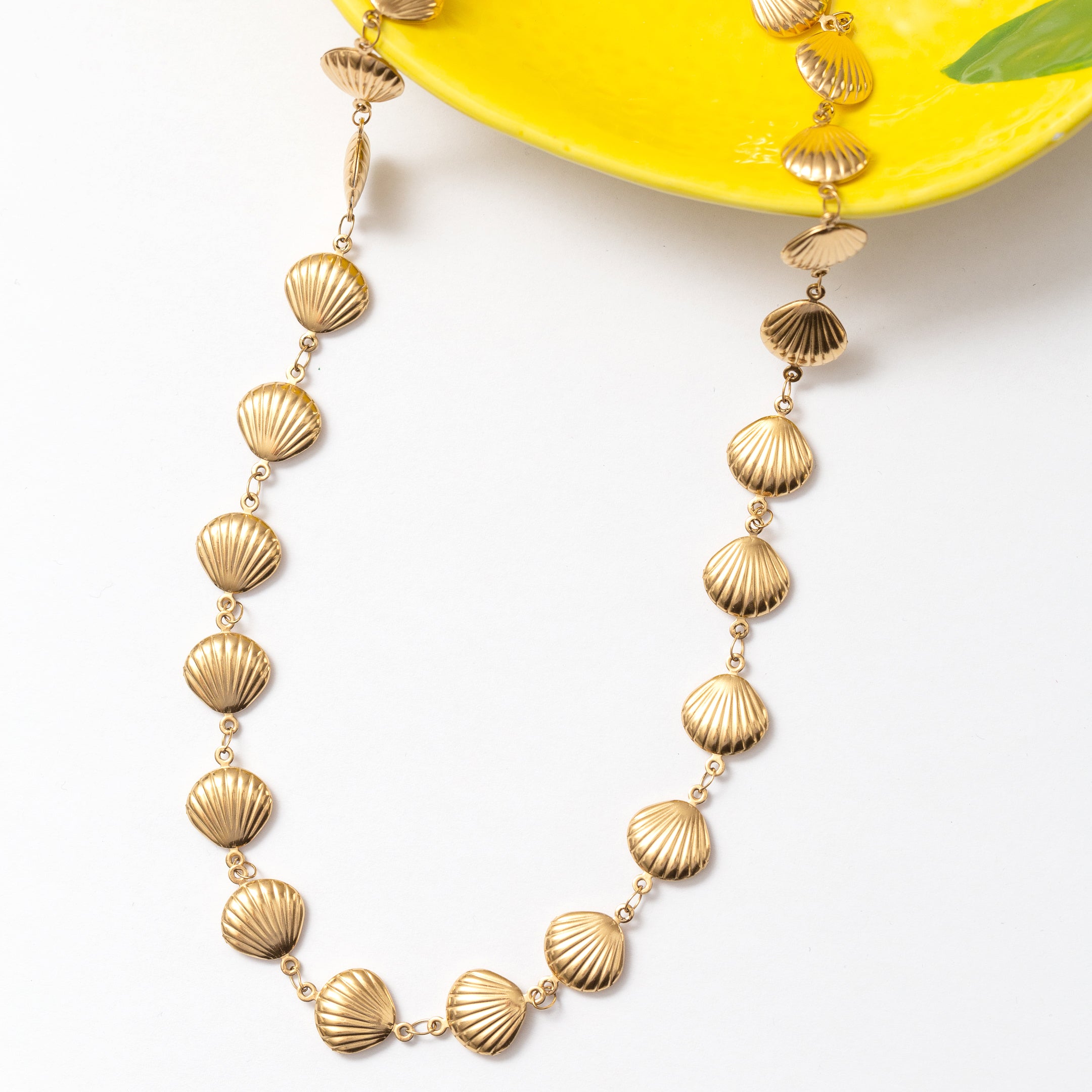 Collier en acier tendance pour cet été