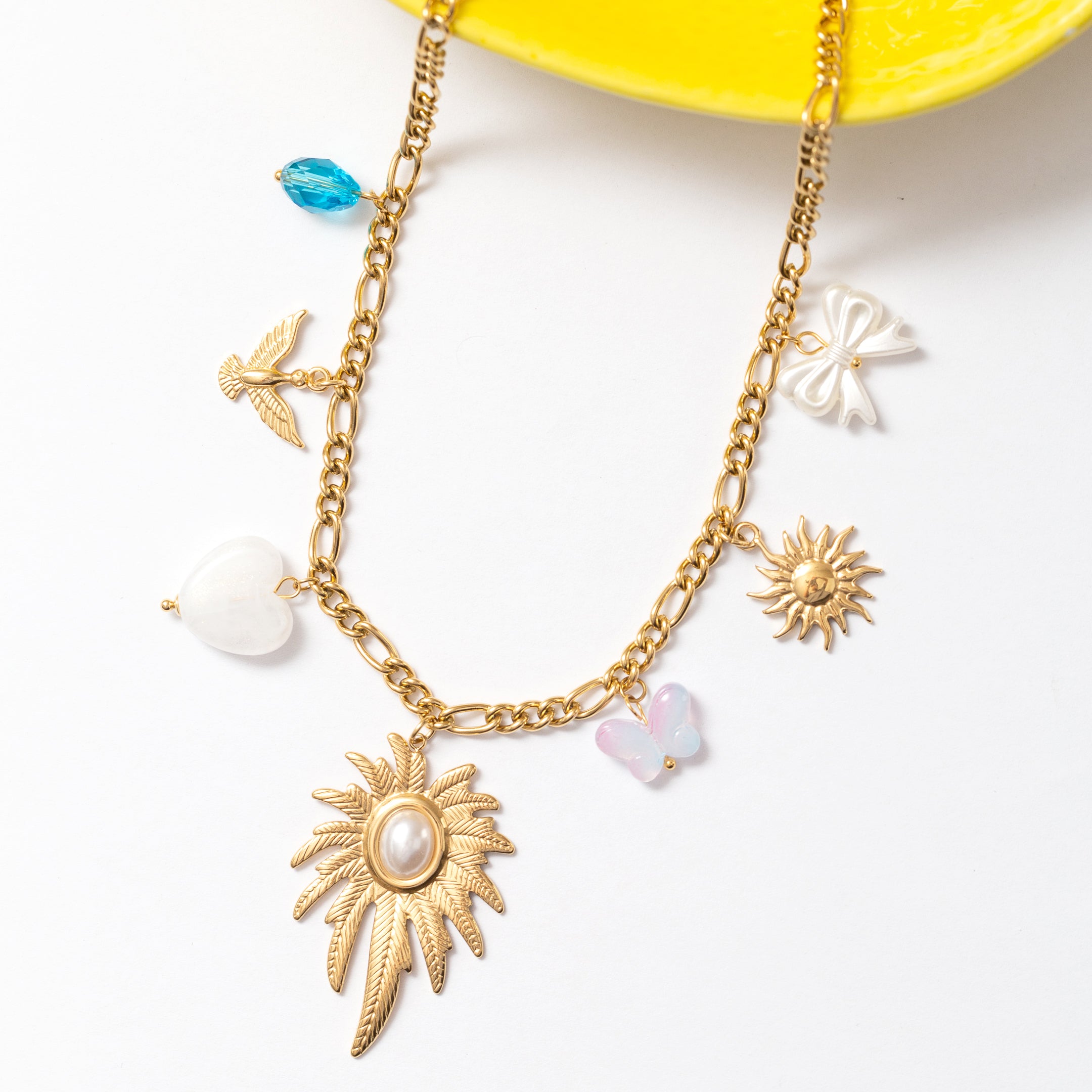 Collier en acier tendance pour cet été