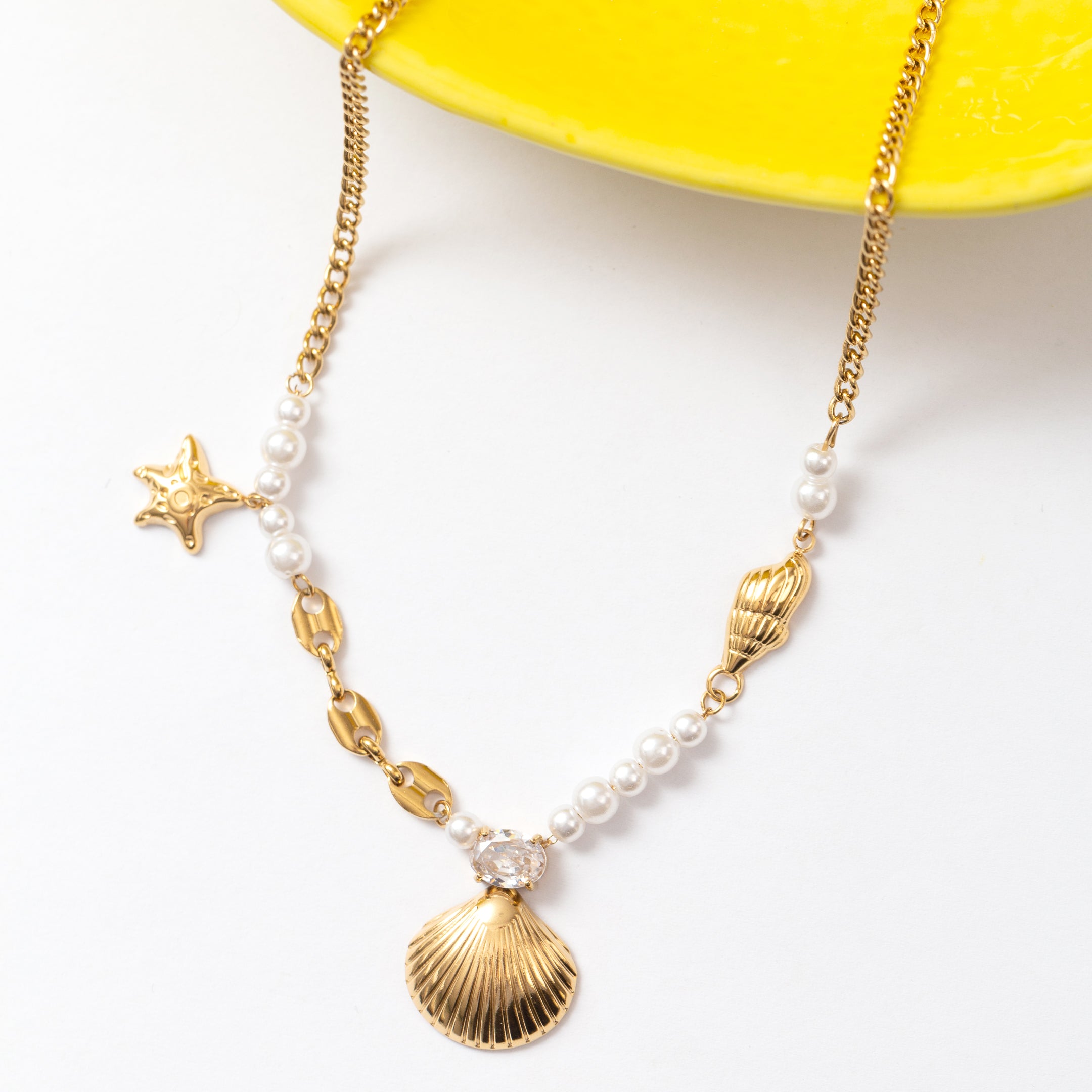 Collier en acier tendance pour cet été