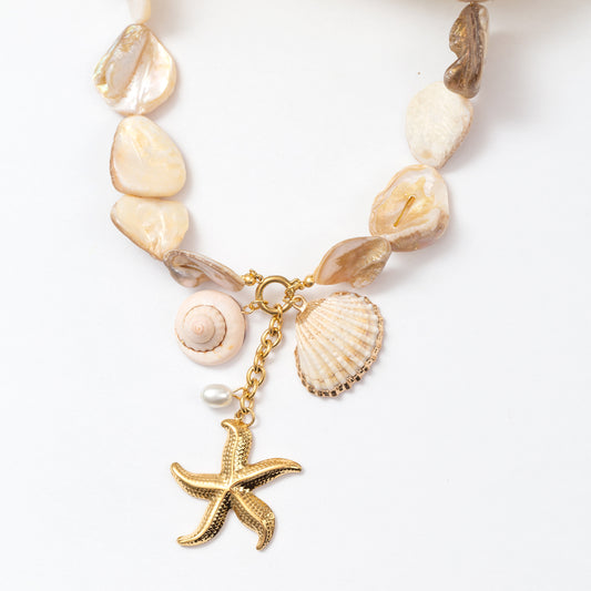 Collier en acier tendance pour cet été