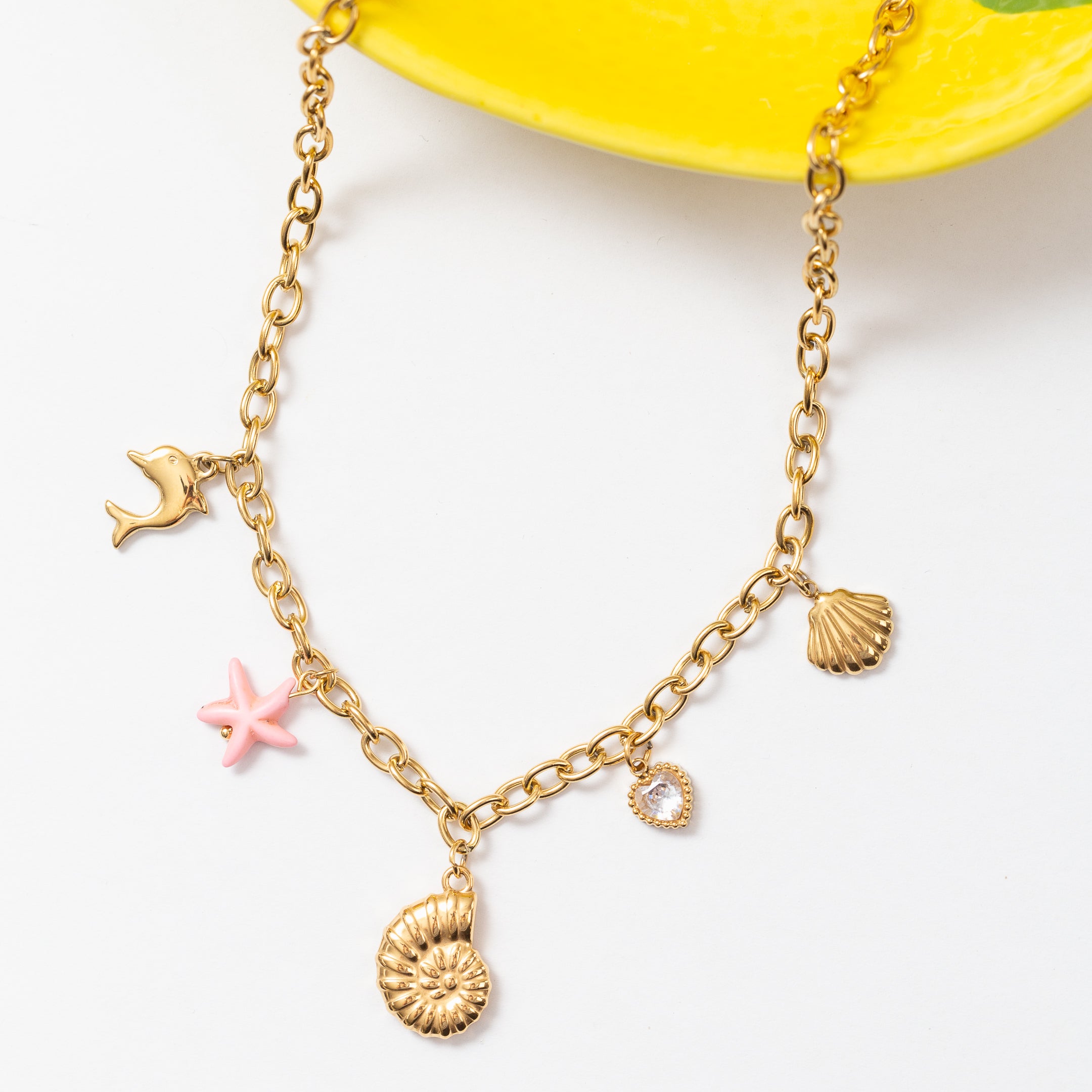 Collier en acier tendance pour cet été