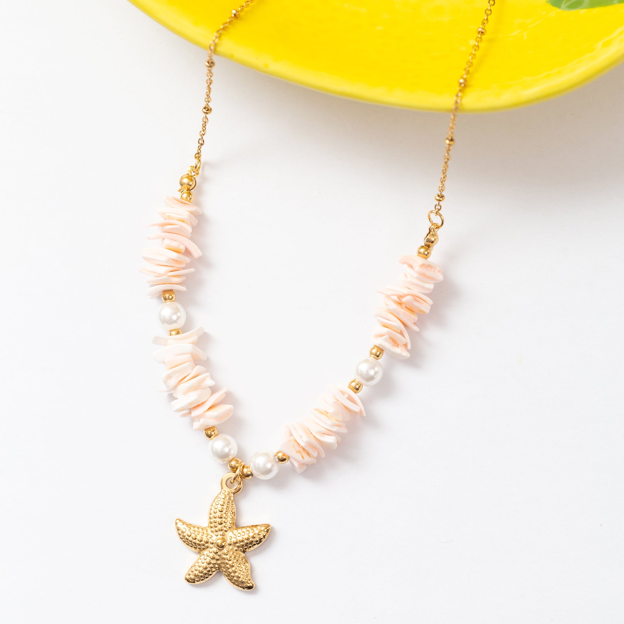 Collier en acier tendance pour cet été