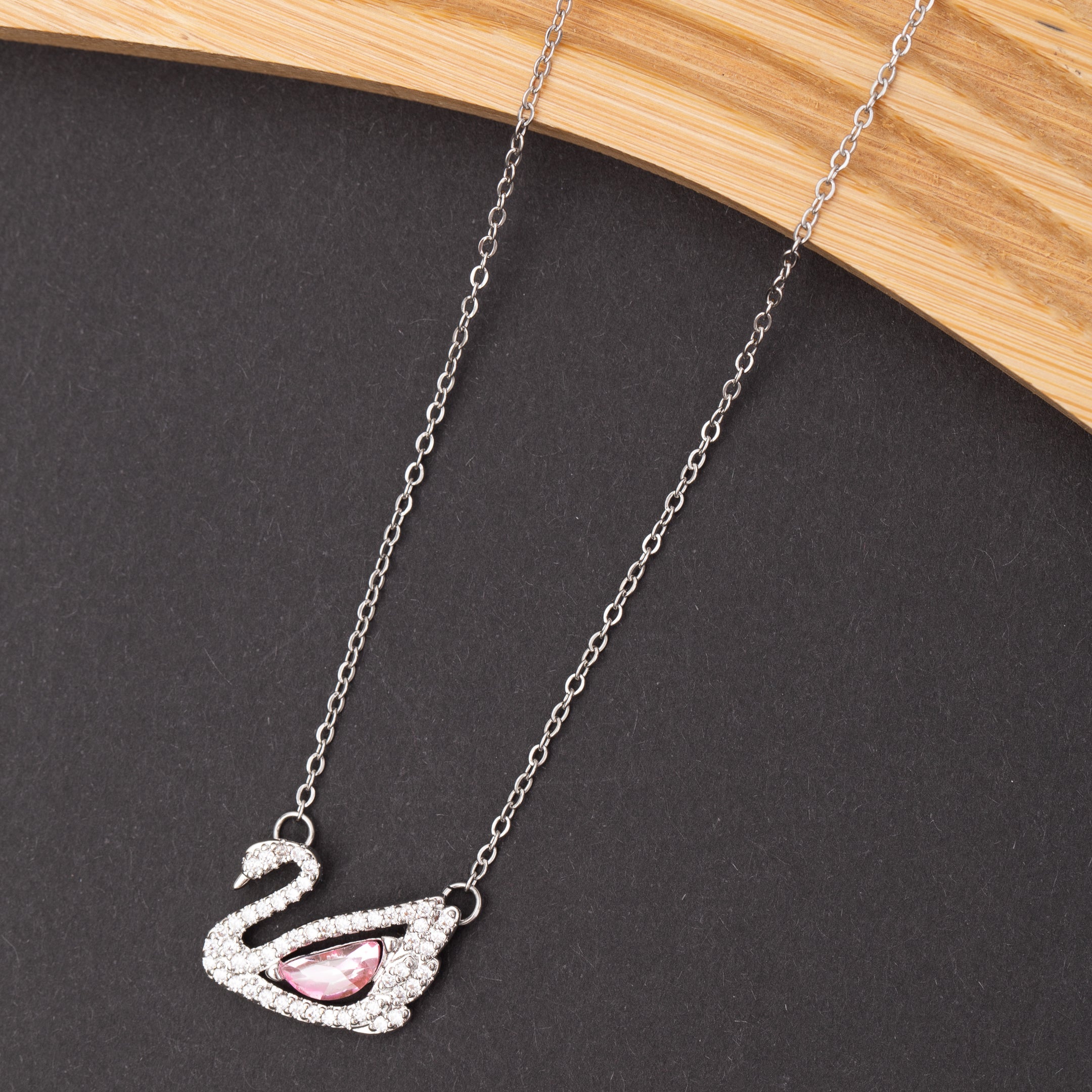 Collier SWAN en acier inoxydable garanti en promotion- Couleur argentée