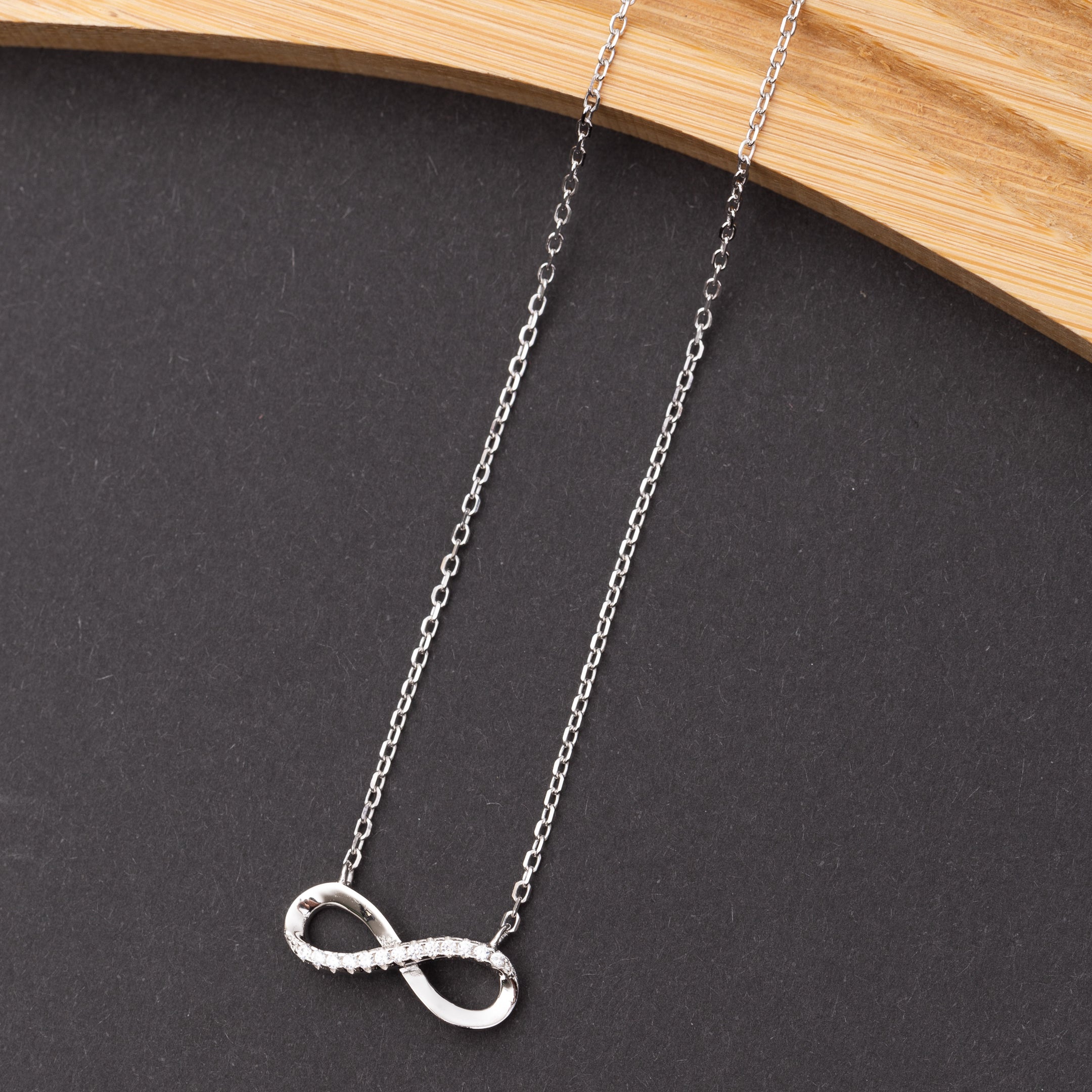Collier infinity en argent rhodié garanti