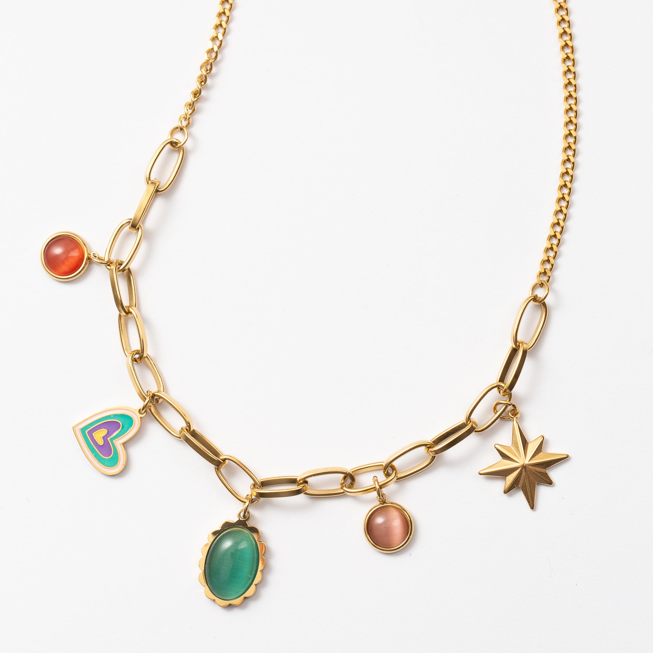 Collier en acier à un seul rang avec des motifs décoratifs